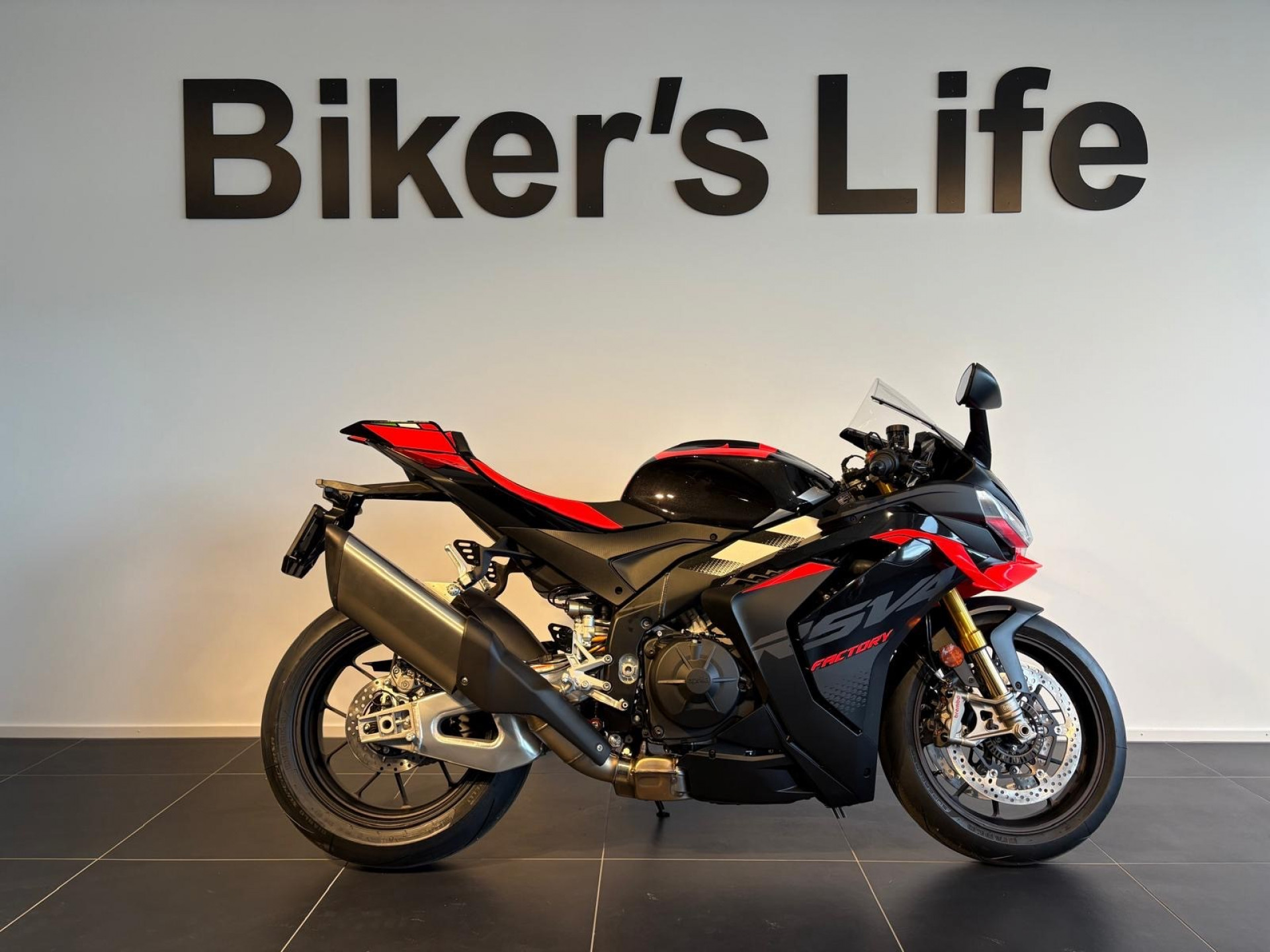 APRILIA RSV4 1100 Factory-image-0