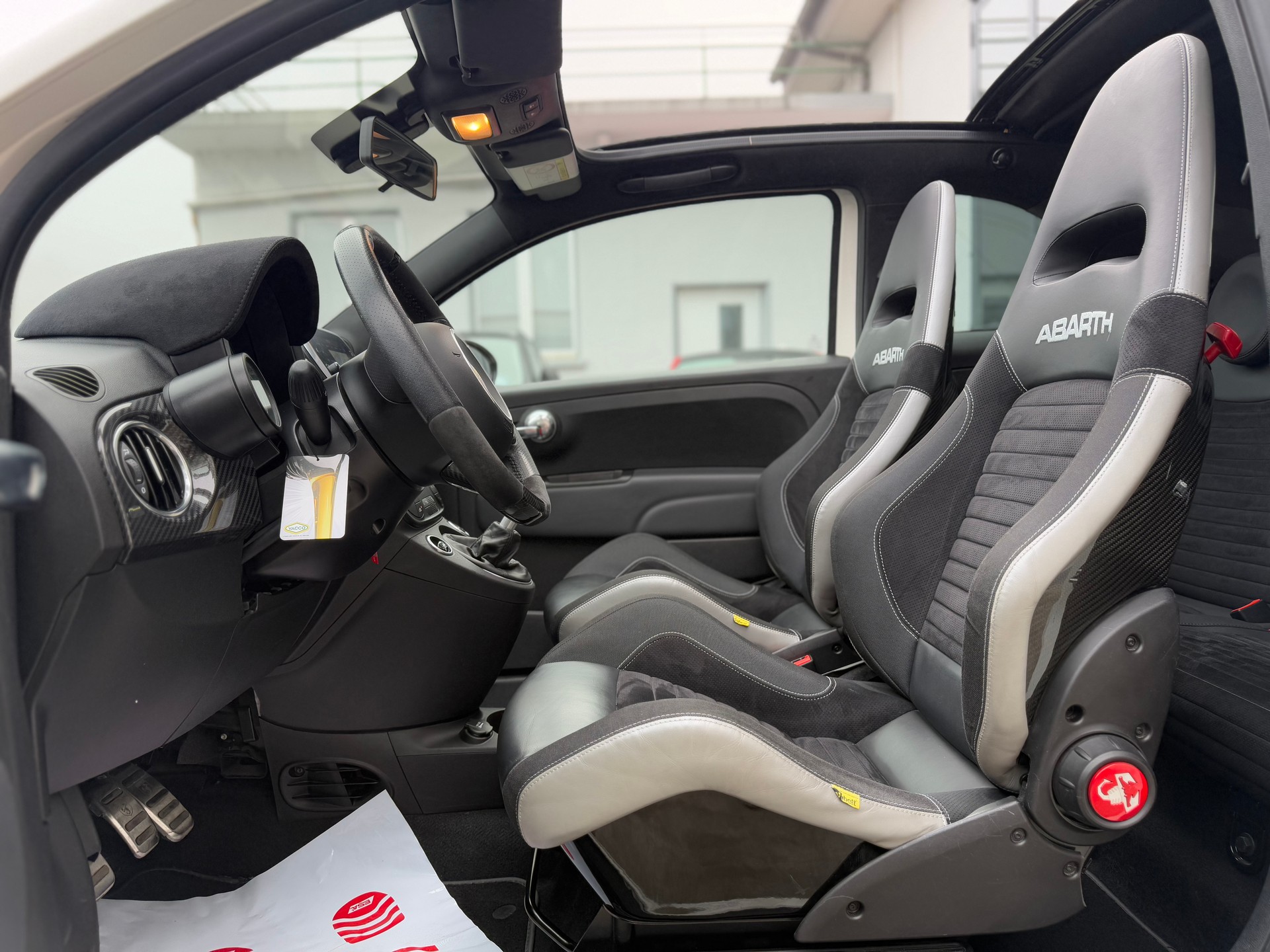 FIAT 695C 1.4 16V Turbo Abarth XSR Yamaha Dualogic-image-8