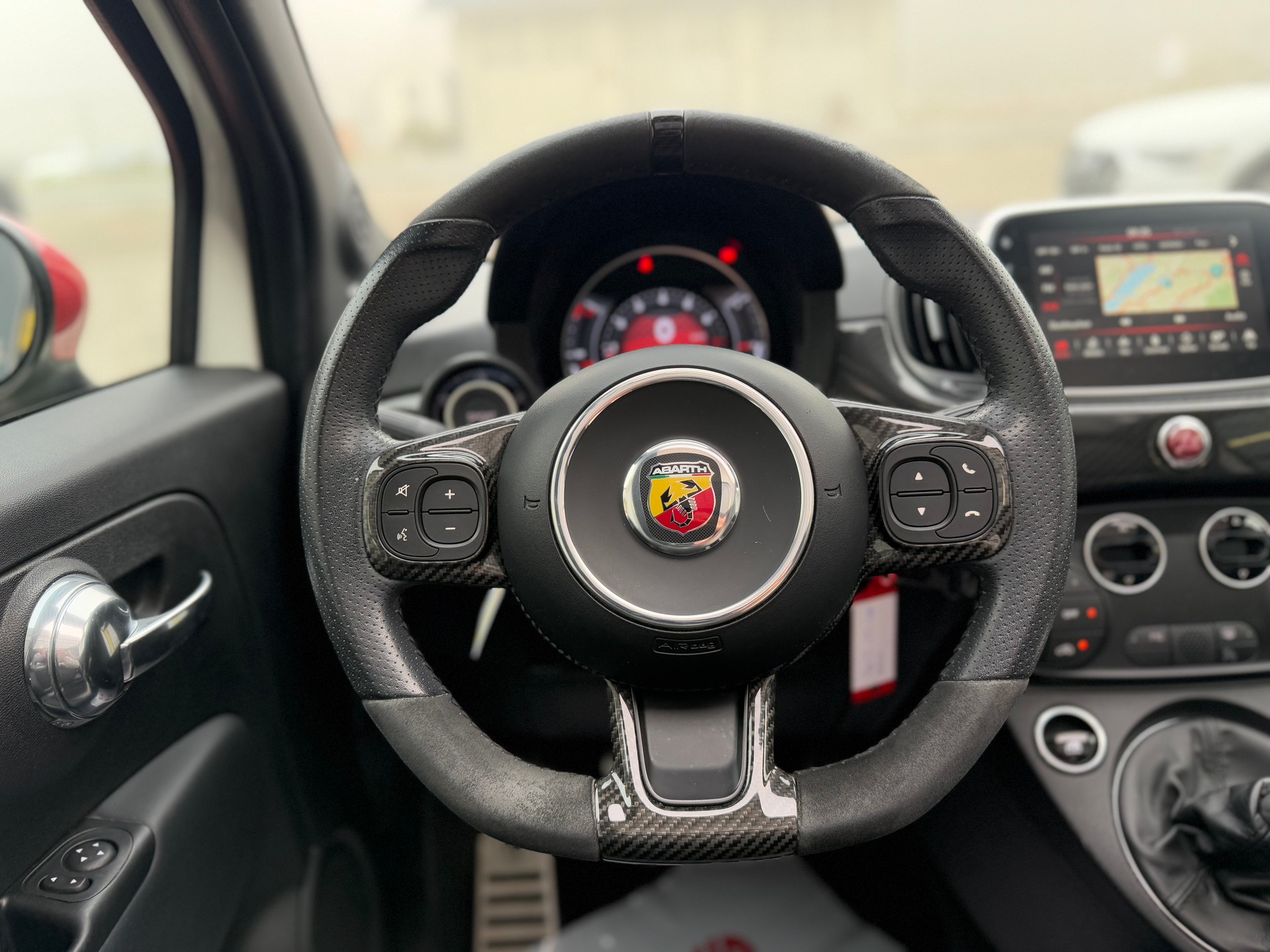 FIAT 695C 1.4 16V Turbo Abarth XSR Yamaha Dualogic-image-15