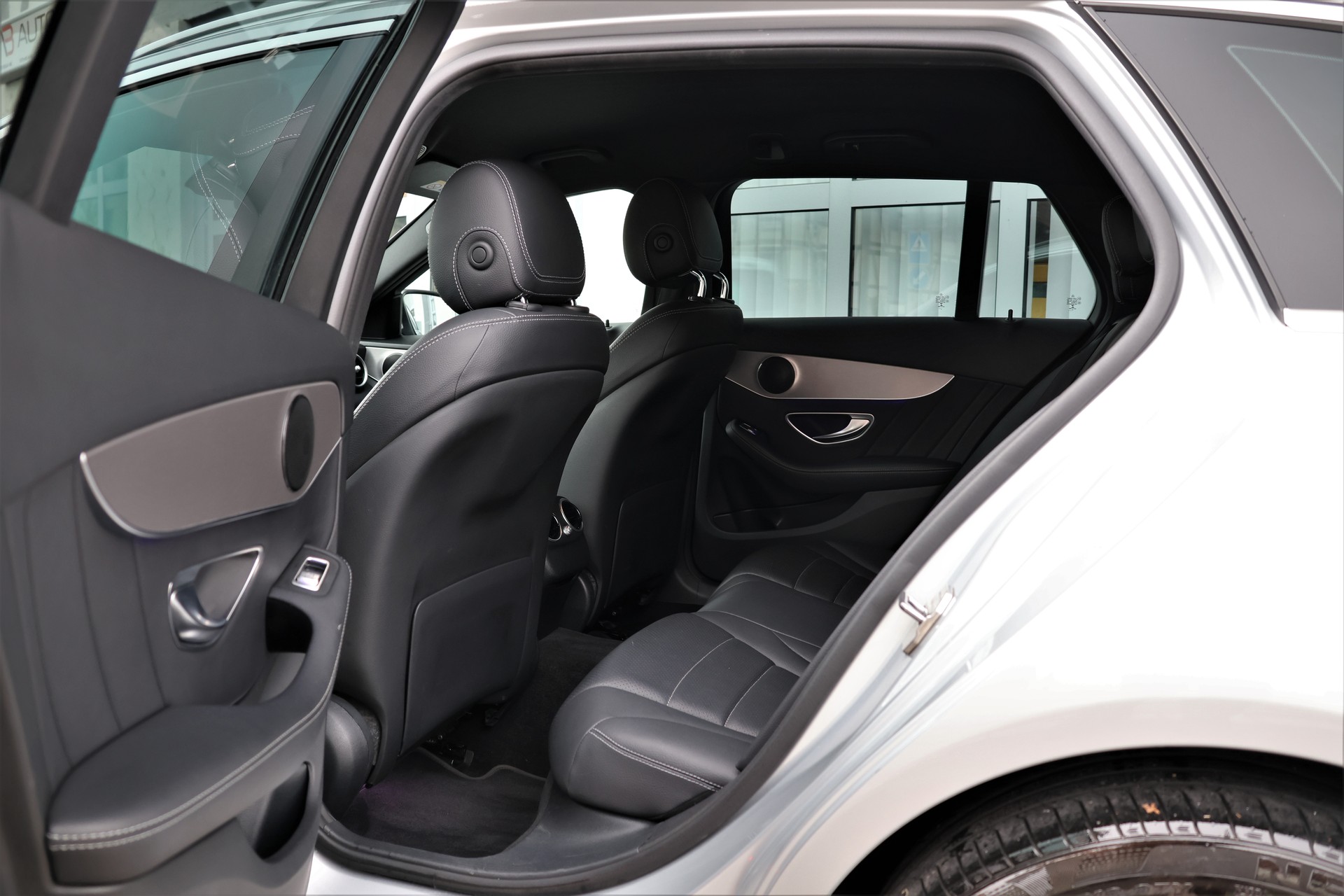 MERCEDES-BENZ C 220 d AMG Line 4Matic 9G-Tronic-image-10