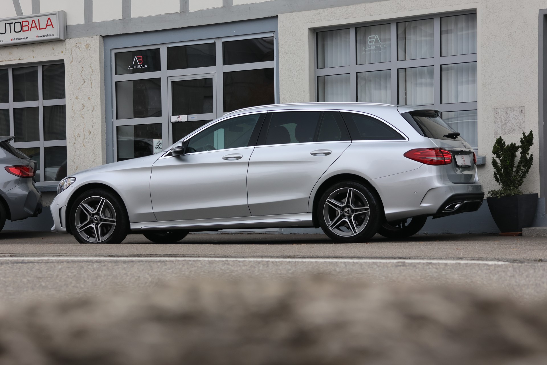 MERCEDES-BENZ C 220 d AMG Line 4Matic 9G-Tronic-showroom-element-3