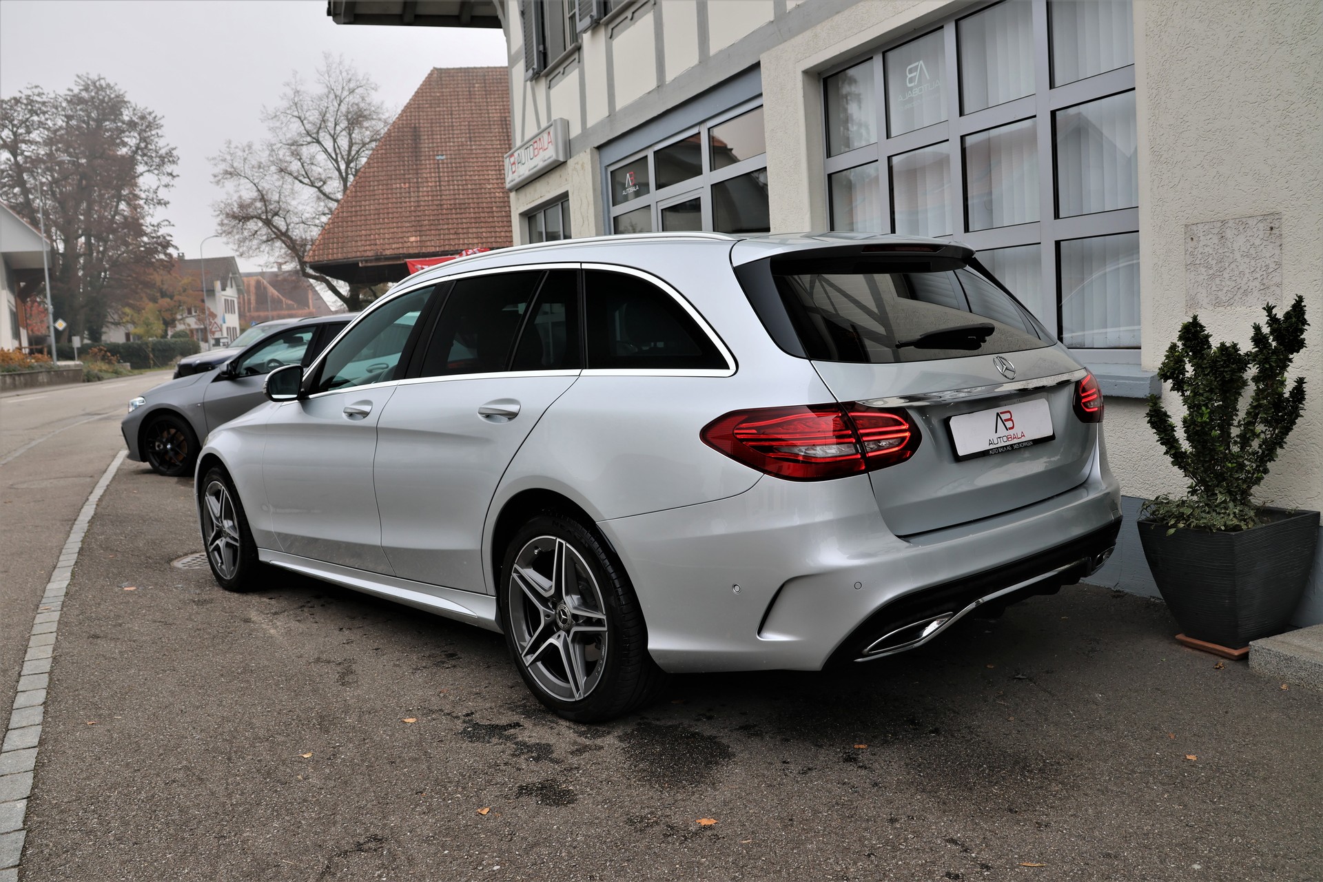MERCEDES-BENZ C 220 d AMG Line 4Matic 9G-Tronic-image-5