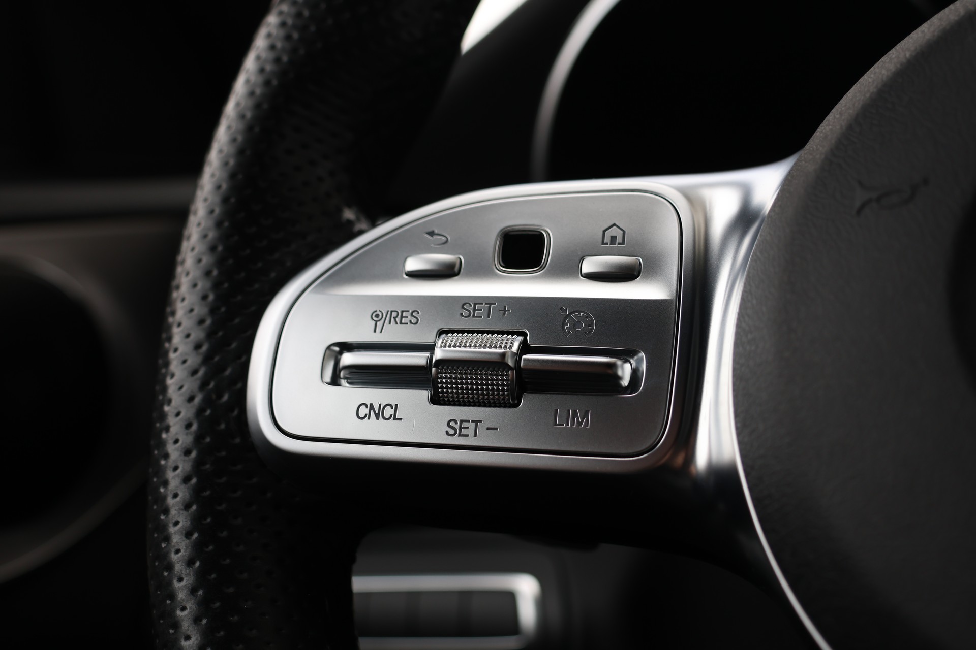 MERCEDES-BENZ C 220 d AMG Line 4Matic 9G-Tronic-image-20