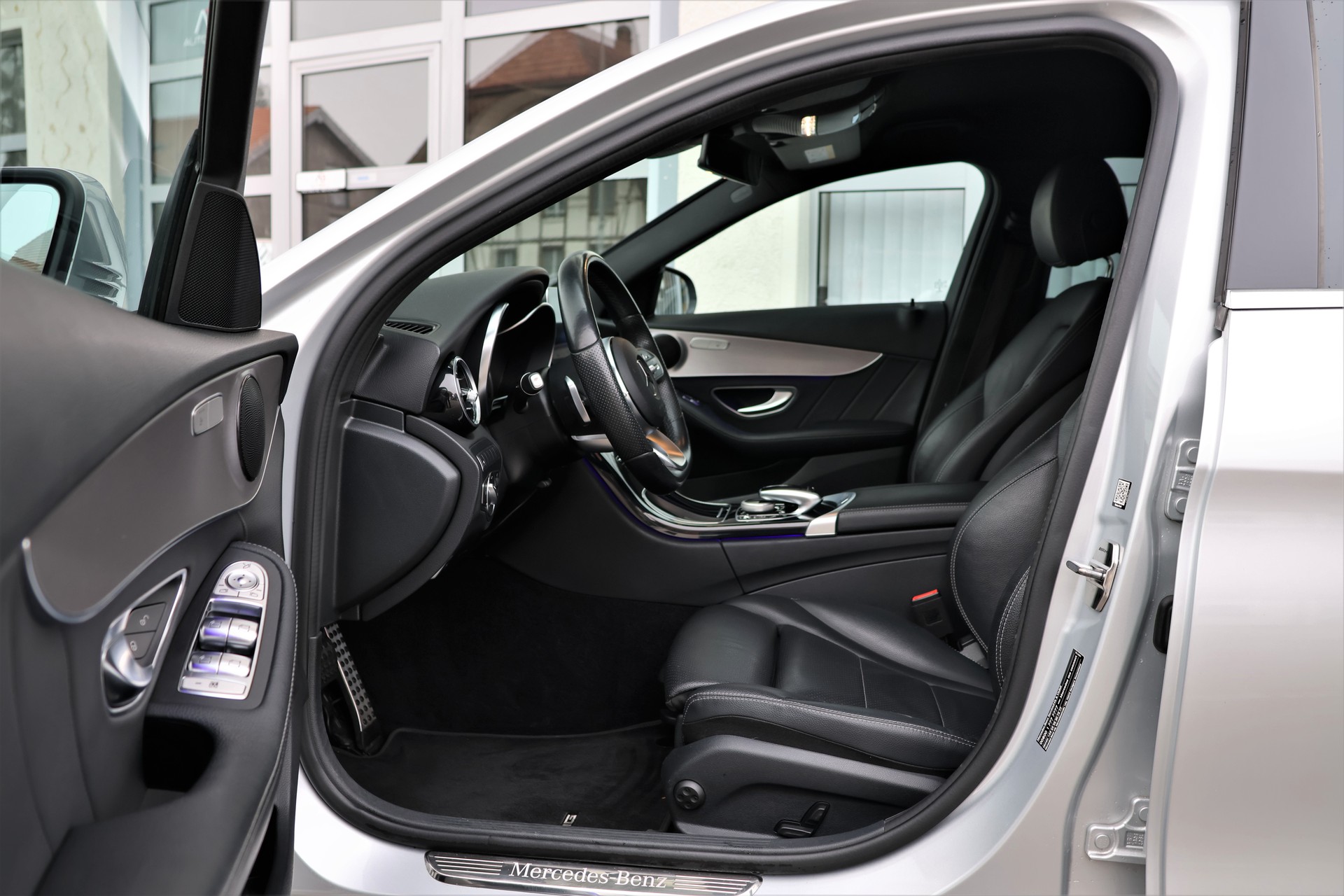 MERCEDES-BENZ C 220 d AMG Line 4Matic 9G-Tronic-image-7