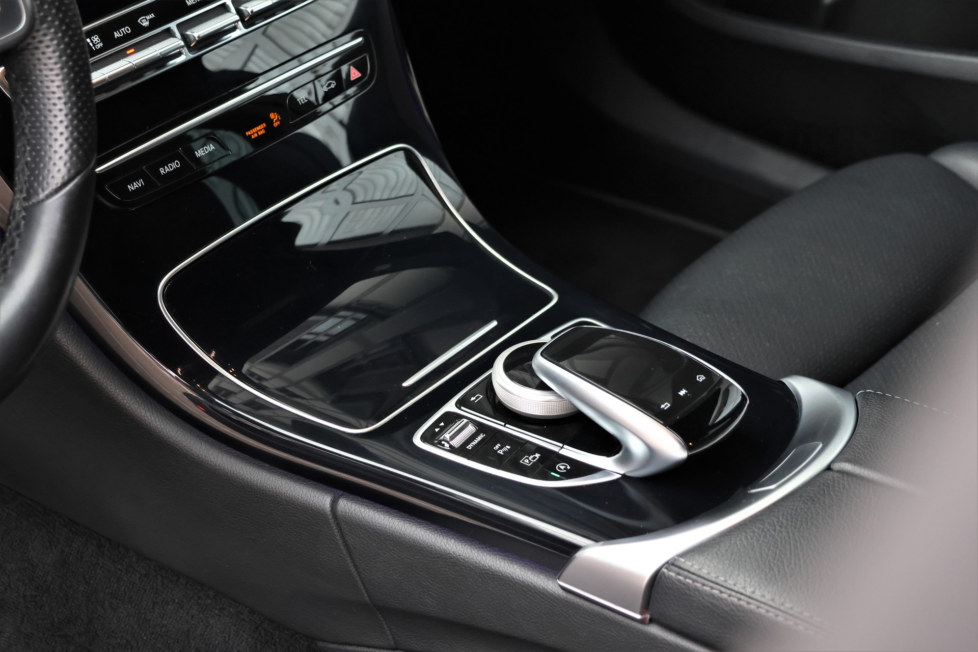 MERCEDES-BENZ C 220 d AMG Line 4Matic 9G-Tronic-image-9