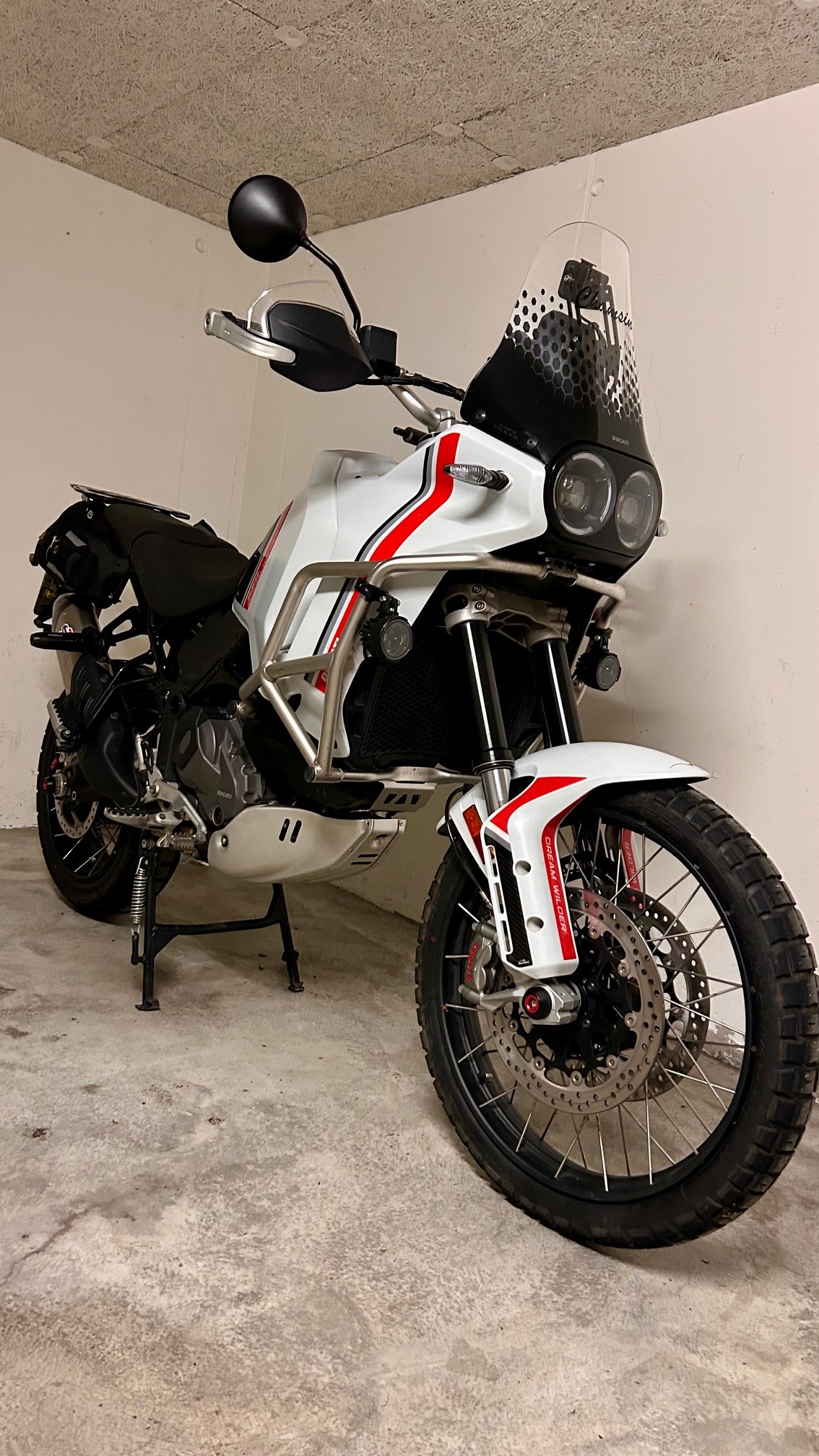 DUCATI Desert X-image-2