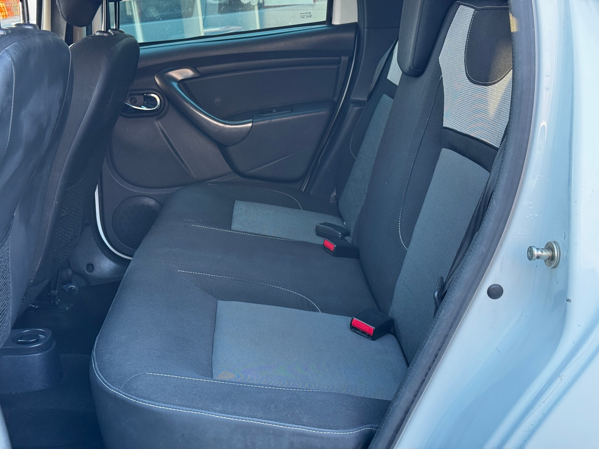 DACIA Duster 1.2 T Lauréate 4x4-image-6
