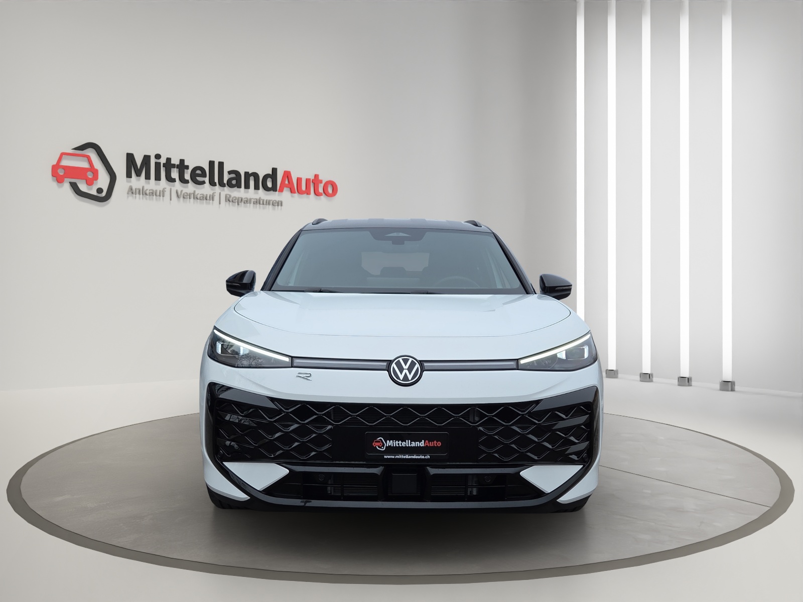 VW T-Roc 1.5 eTSI mHEV R-Line DSG-showroom-element-1