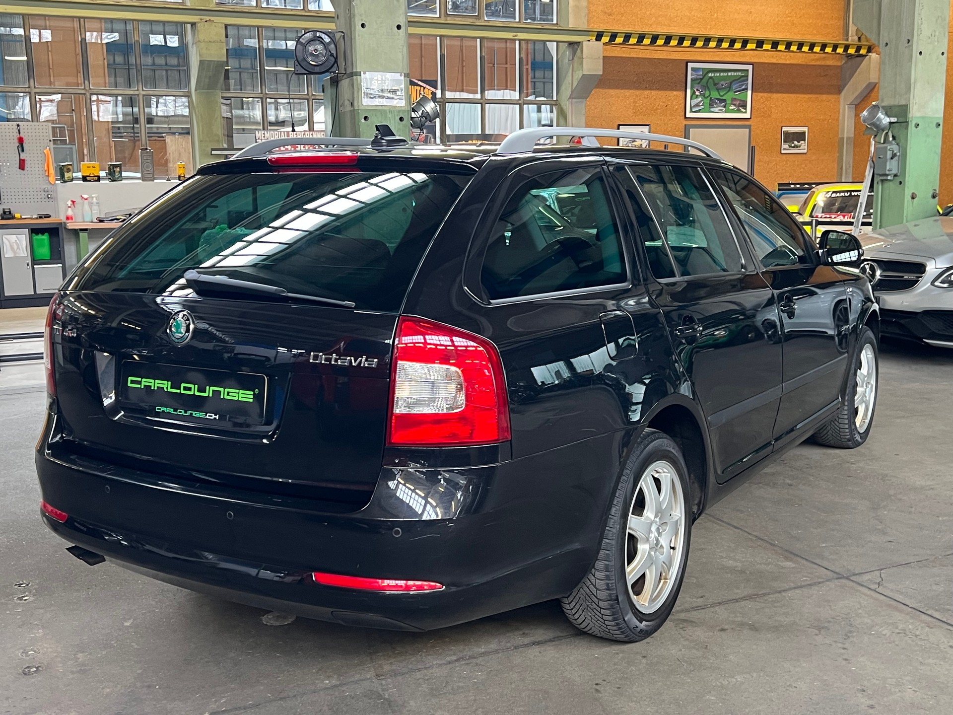 SKODA Octavia Combi 2.0 TDI AllDrive 4x4 Automat-image-17