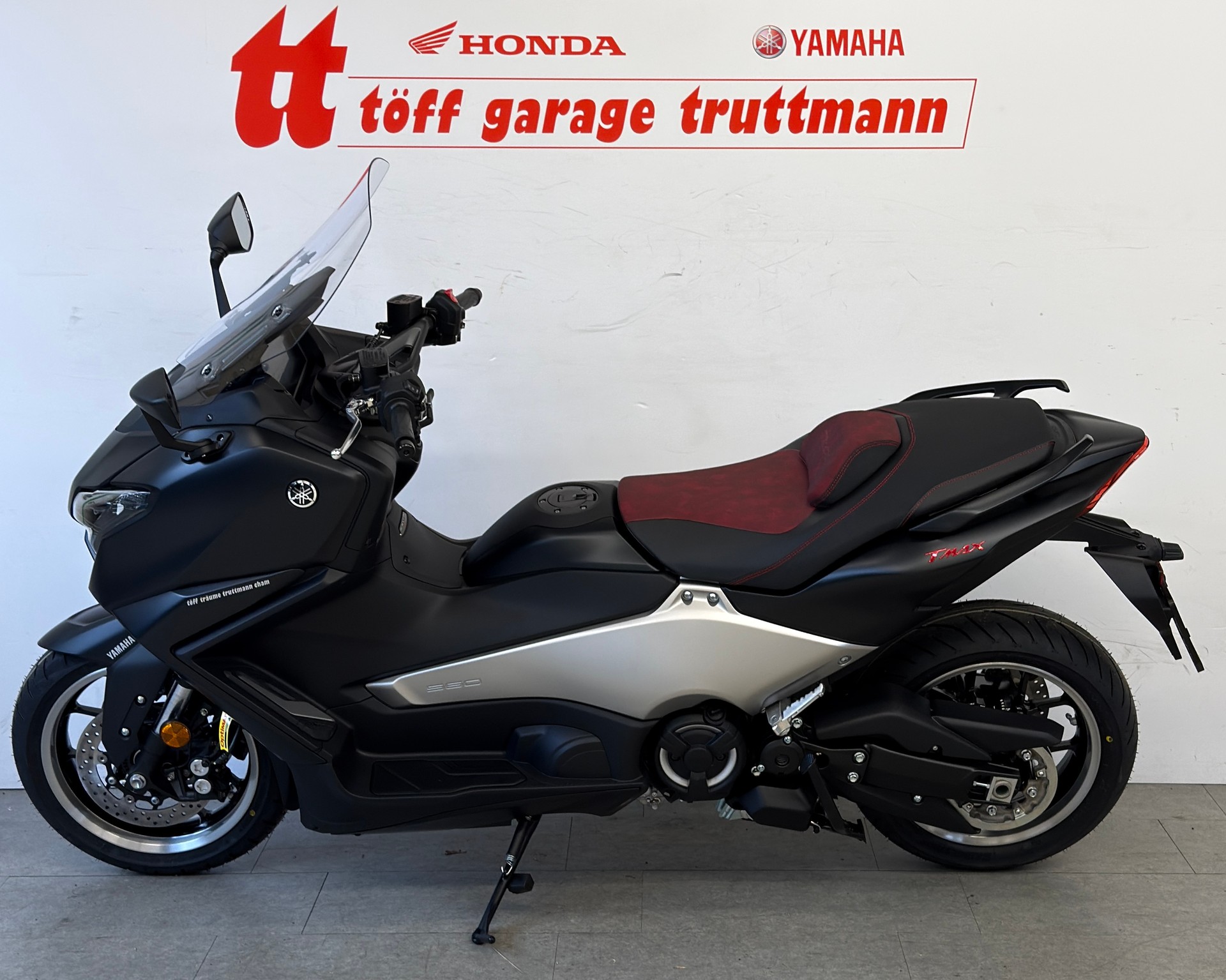 YAMAHA TMAX 25th Anniversary-image-1