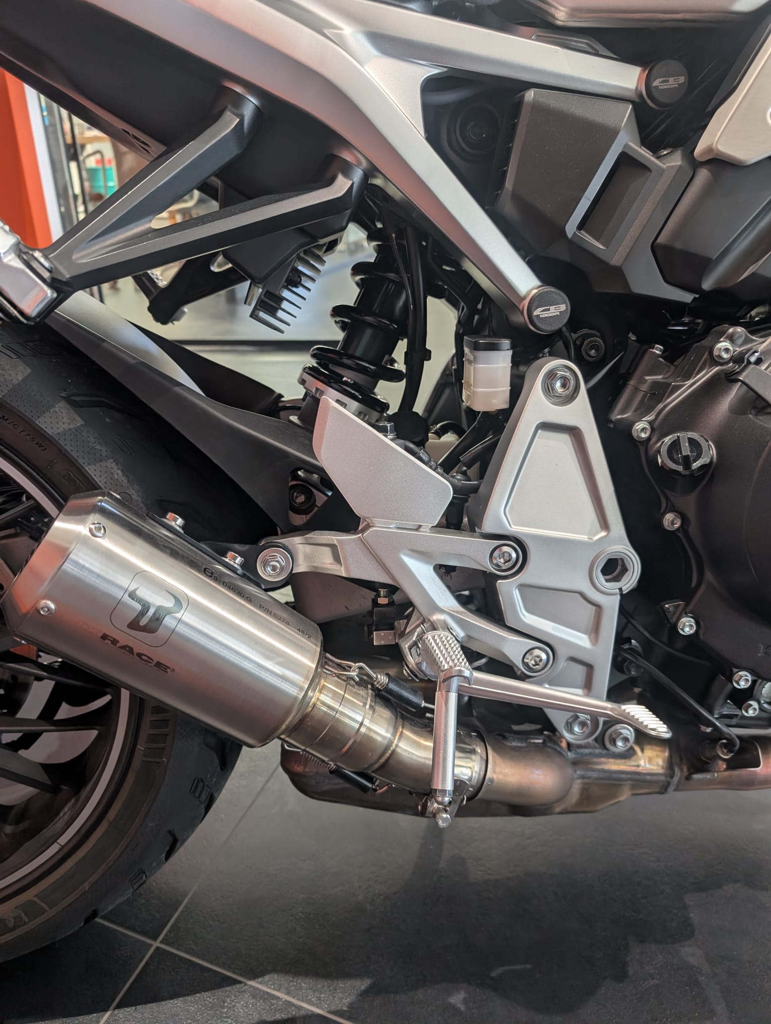 HONDA CB 1000 R-image-9