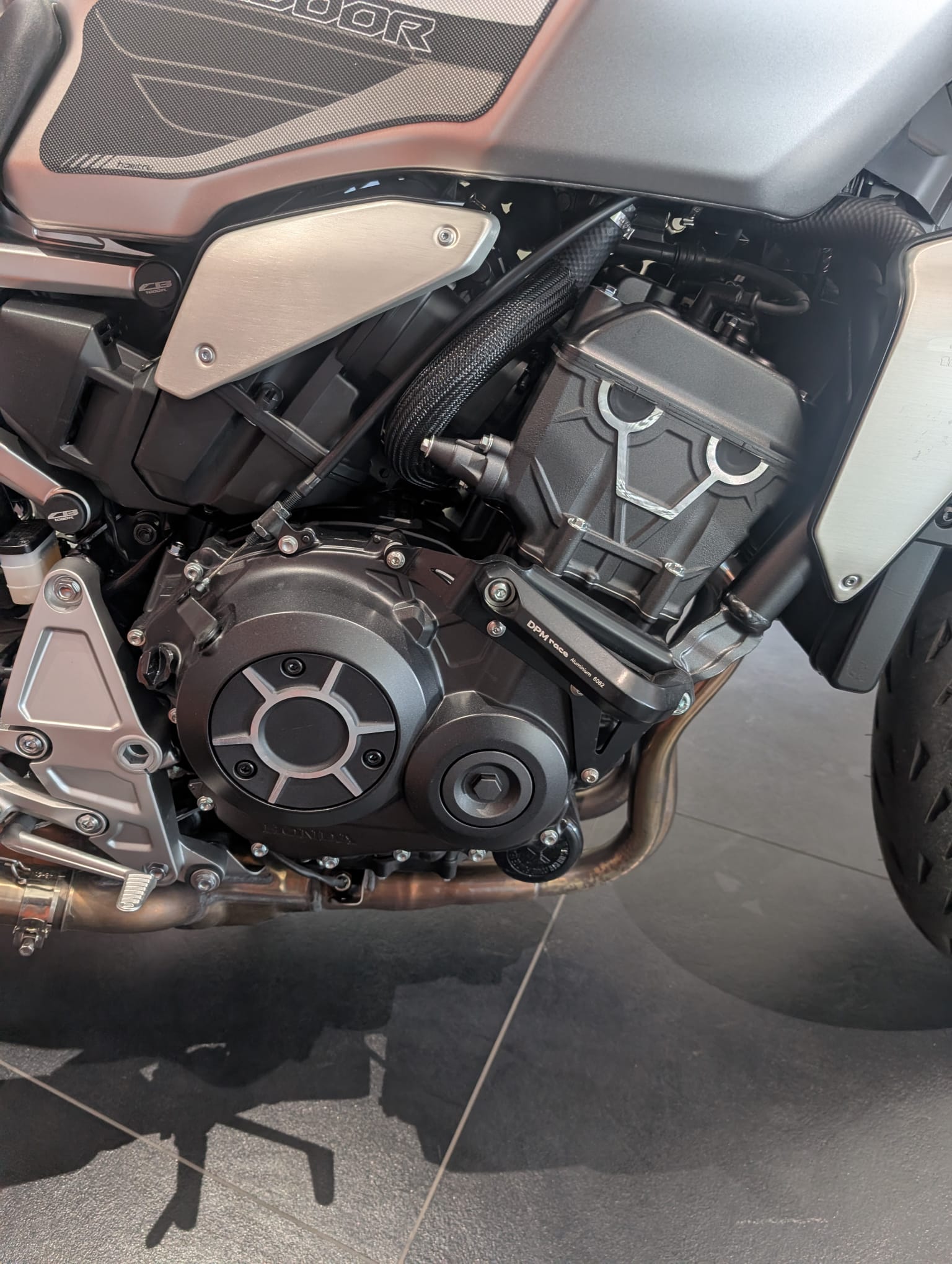 HONDA CB 1000 R-image-8
