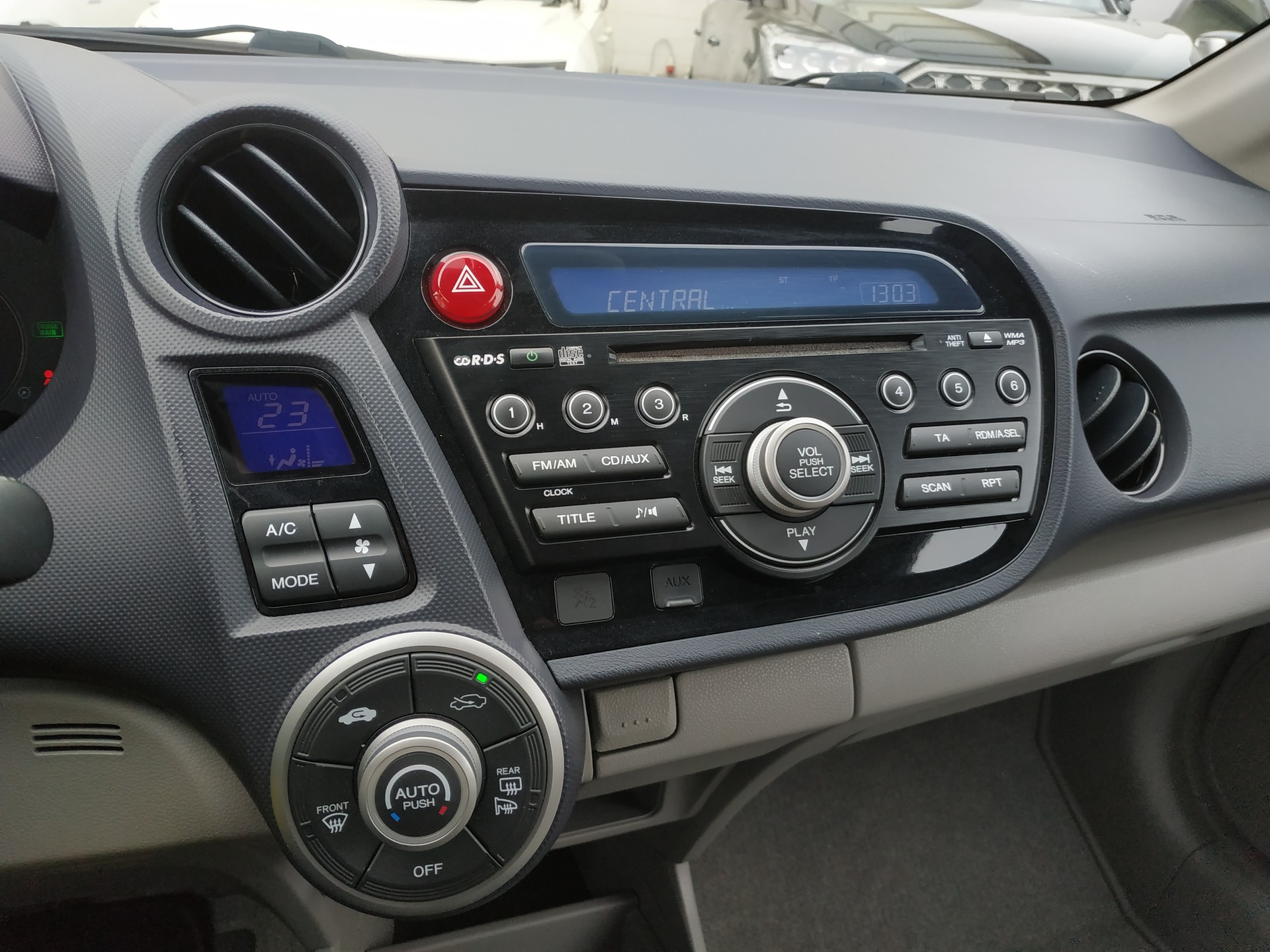 HONDA Insight 1.3i Hybrid Elegance CVT Automat-image-16