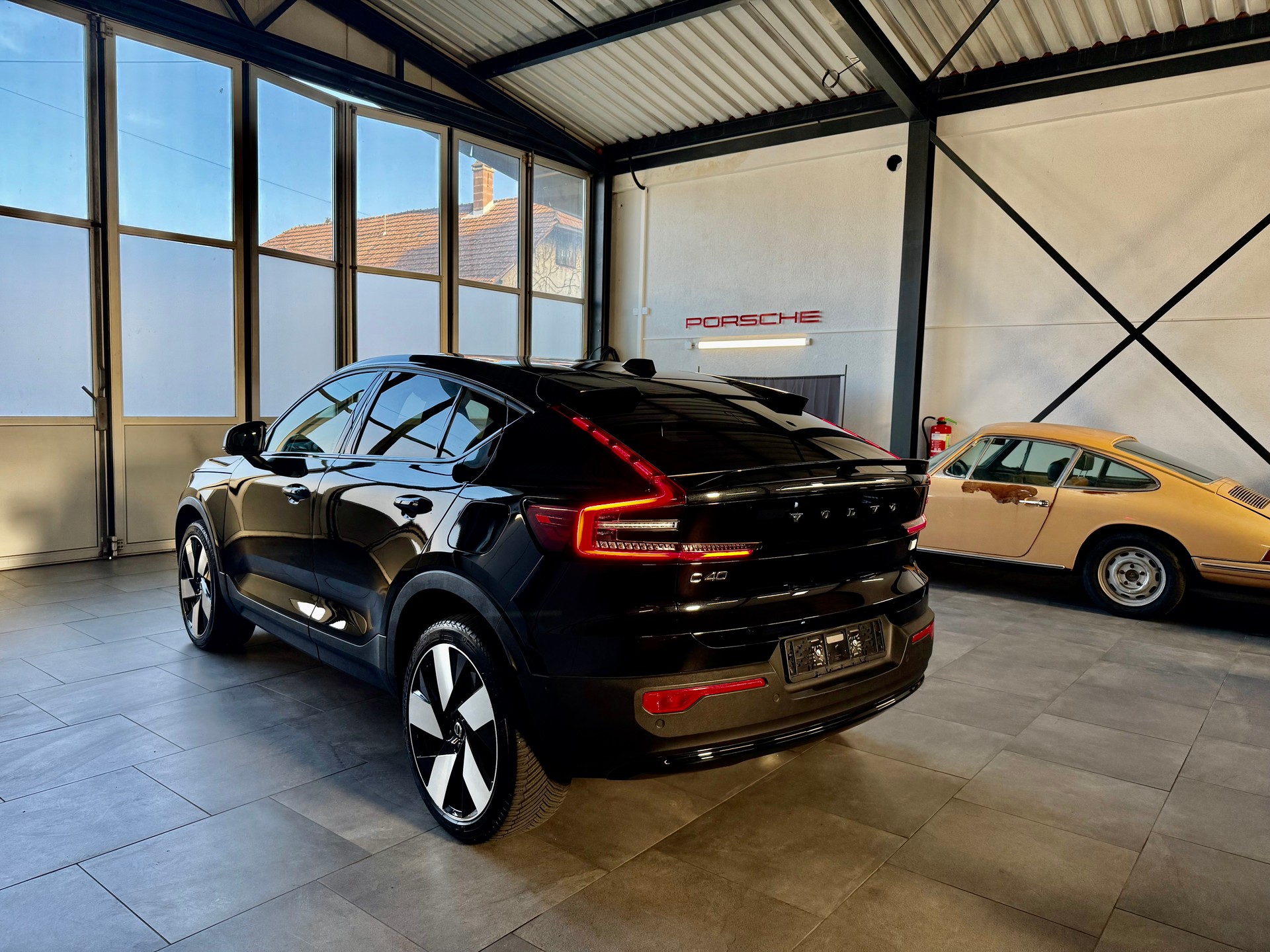 VOLVO C40 Recharge P8 Twin AWD Pure Electric Ultimate-image-1
