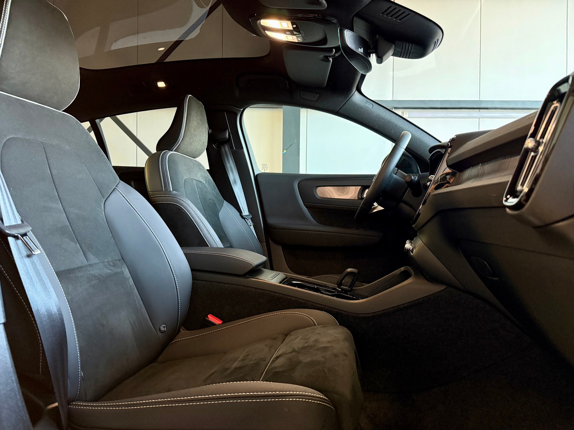 VOLVO C40 Recharge P8 Twin AWD Pure Electric Ultimate-image-9
