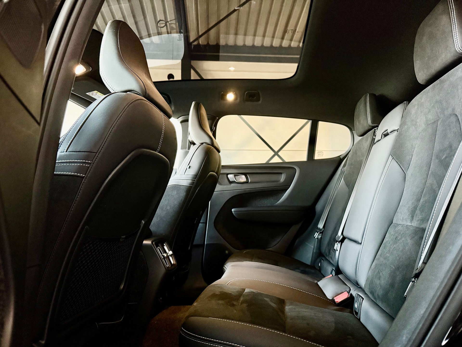 VOLVO C40 Recharge P8 Twin AWD Pure Electric Ultimate-image-10