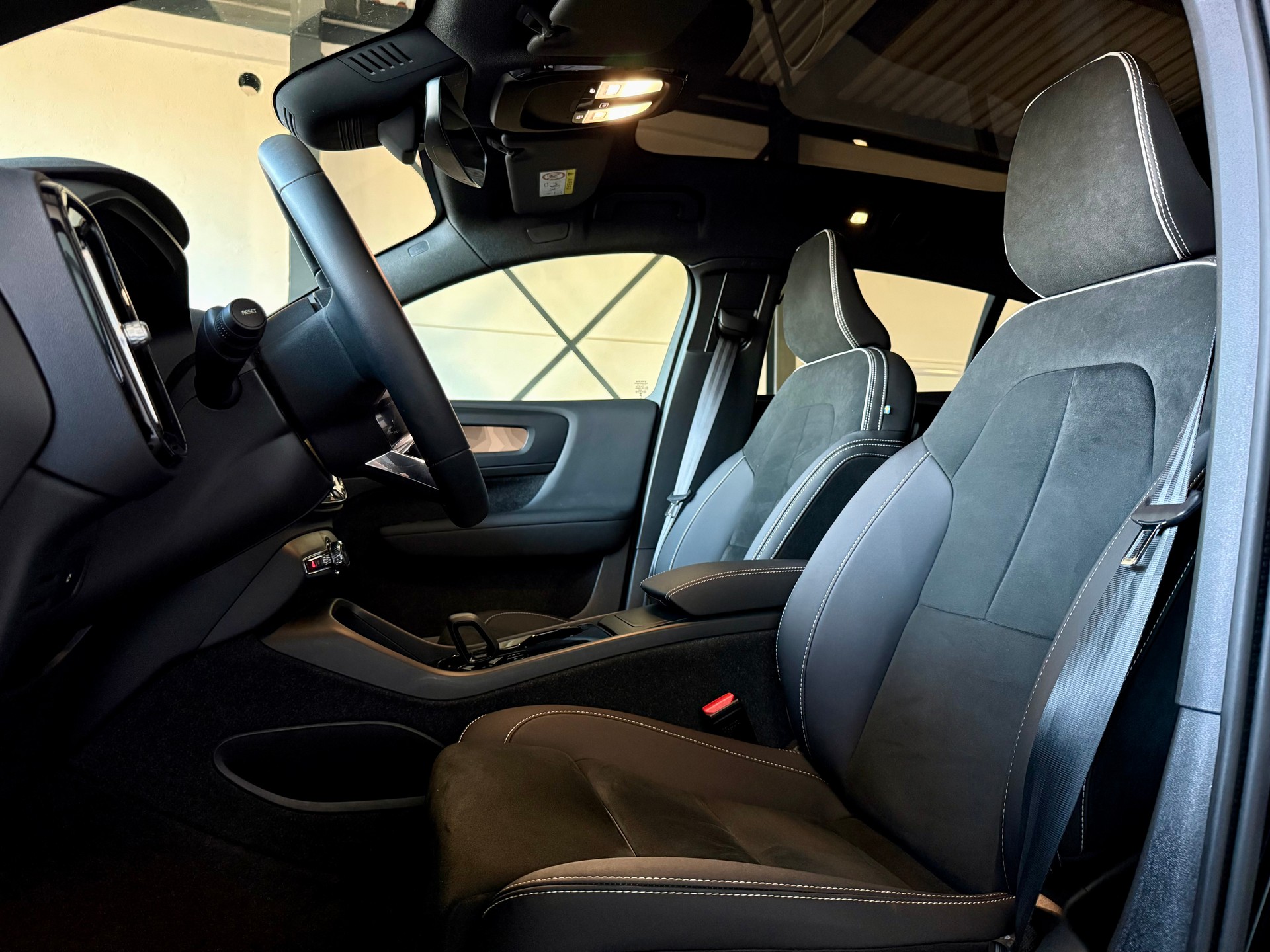 VOLVO C40 Recharge P8 Twin AWD Pure Electric Ultimate-image-8