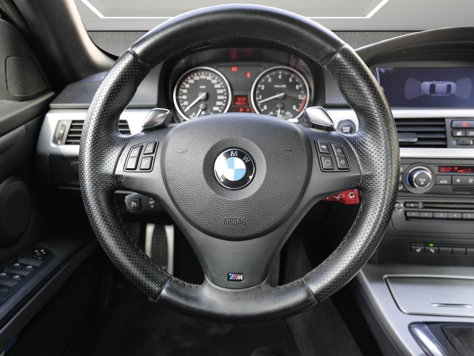 BMW 335i Cabriolet-image-15