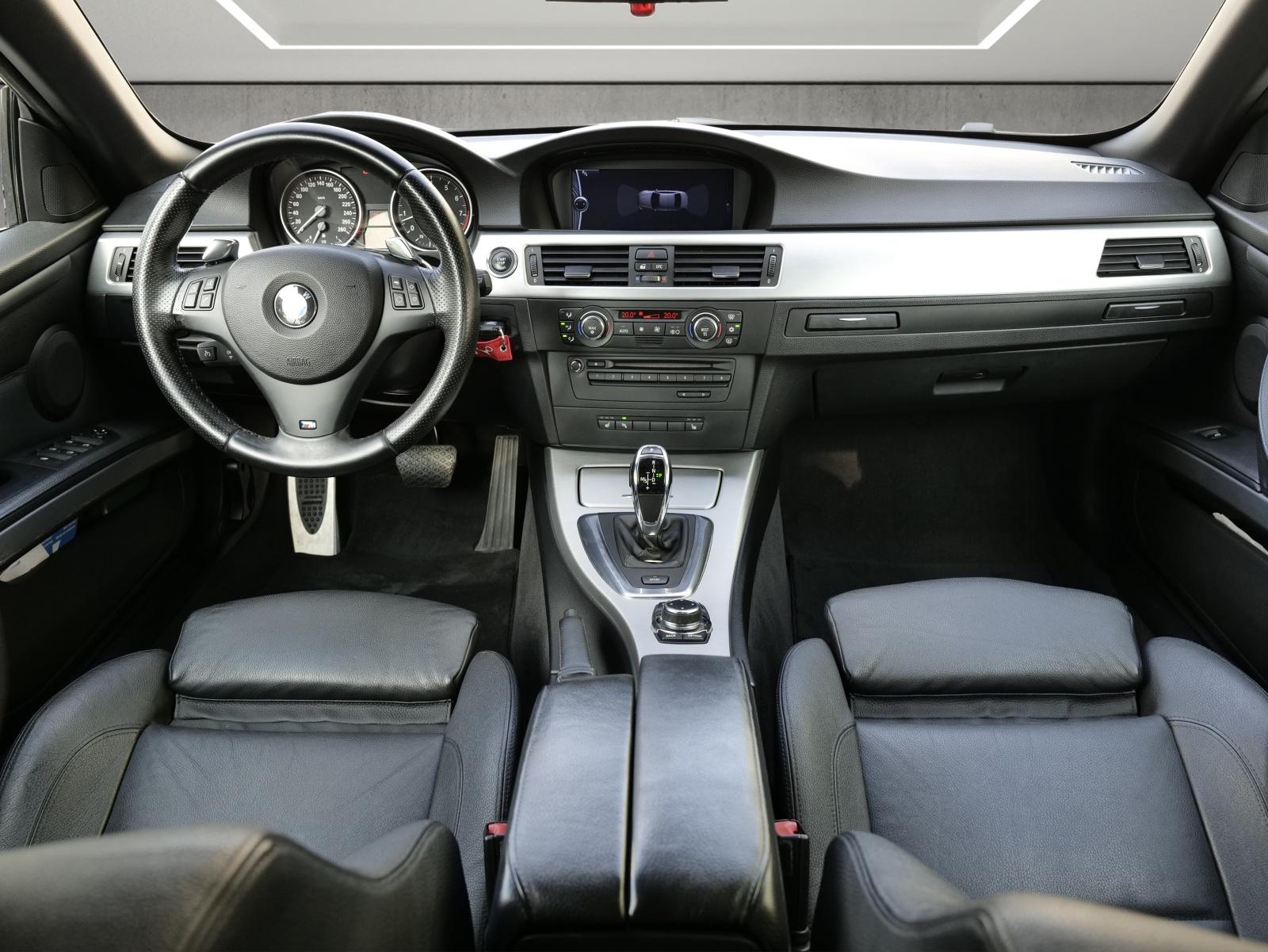 BMW 335i Cabriolet-image-13
