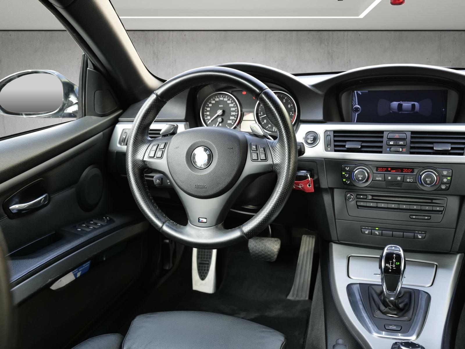 BMW 335i Cabriolet-image-14