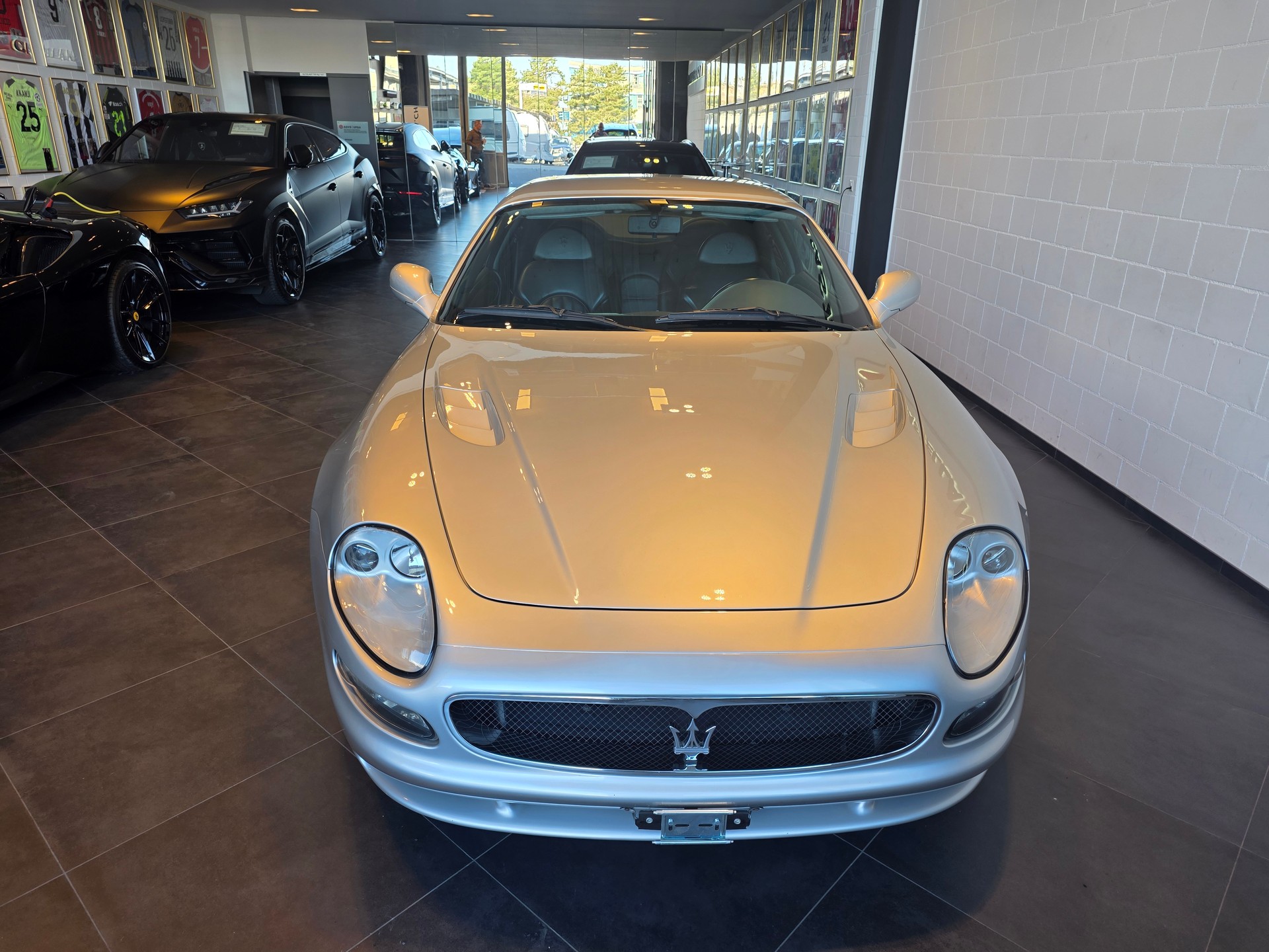 MASERATI 3200 GT-showroom-element-1