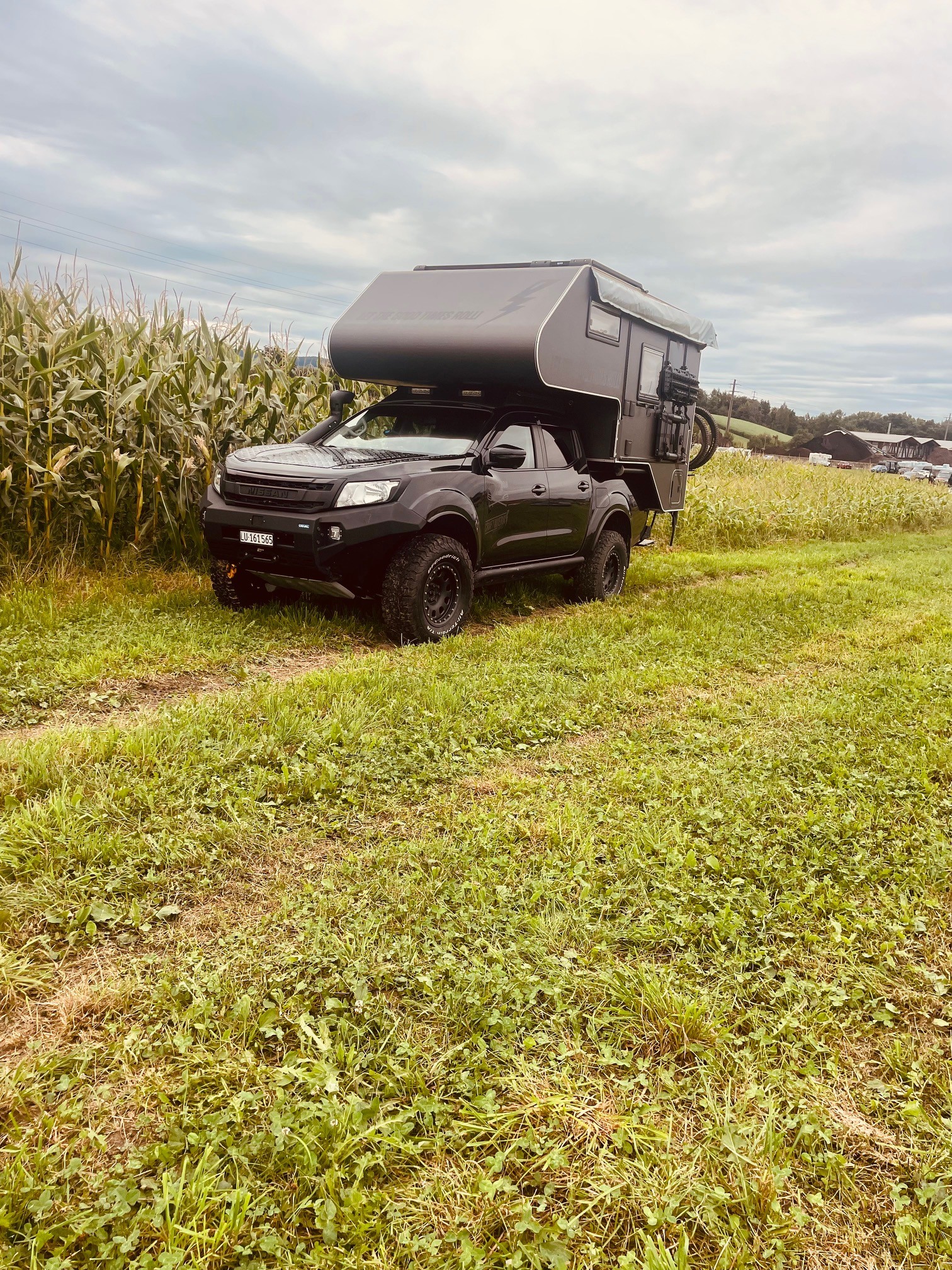 NISSAN NAVARA-image-1