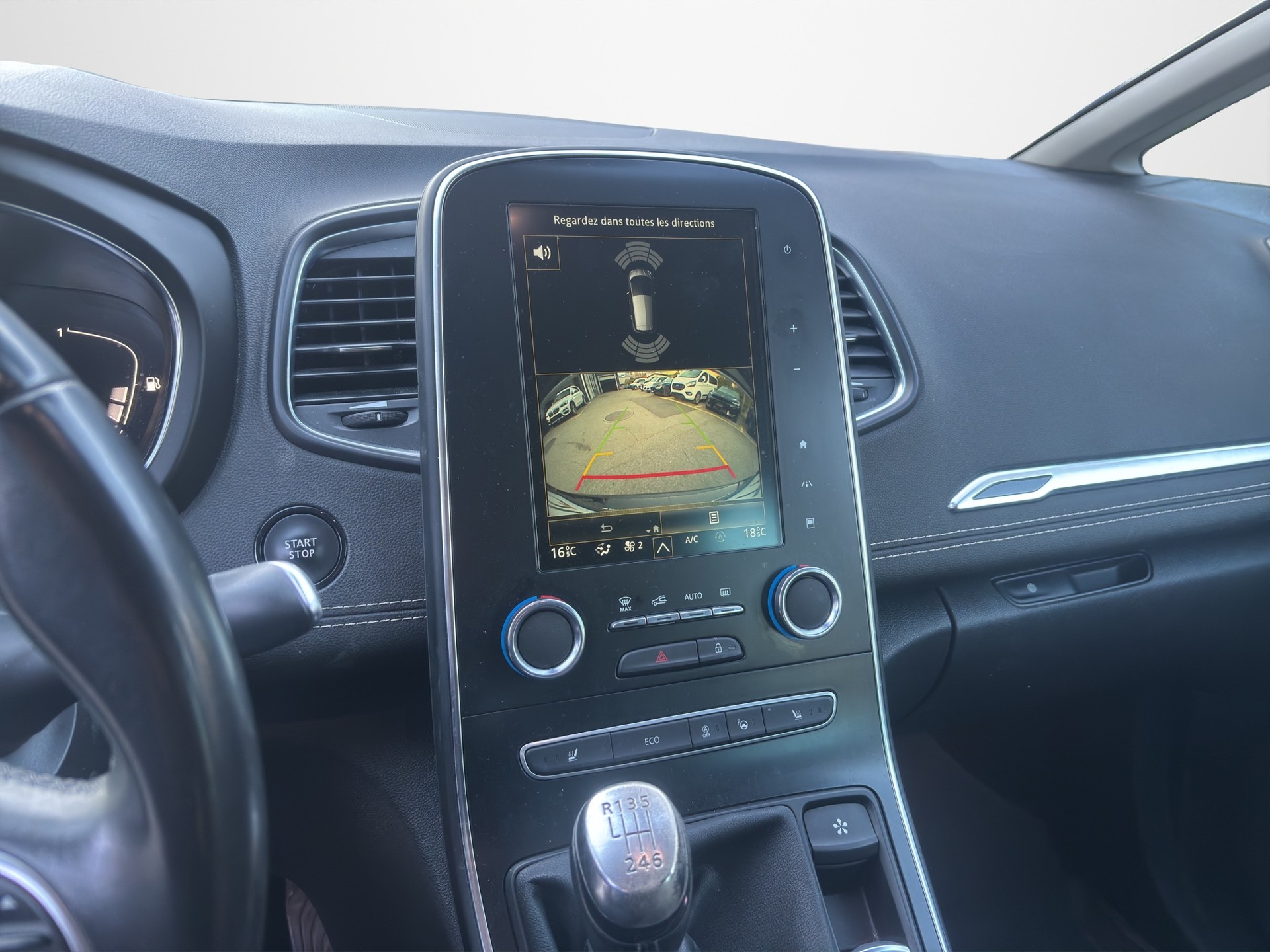RENAULT Scénic 1.3 16V Turbo Intens-image-18