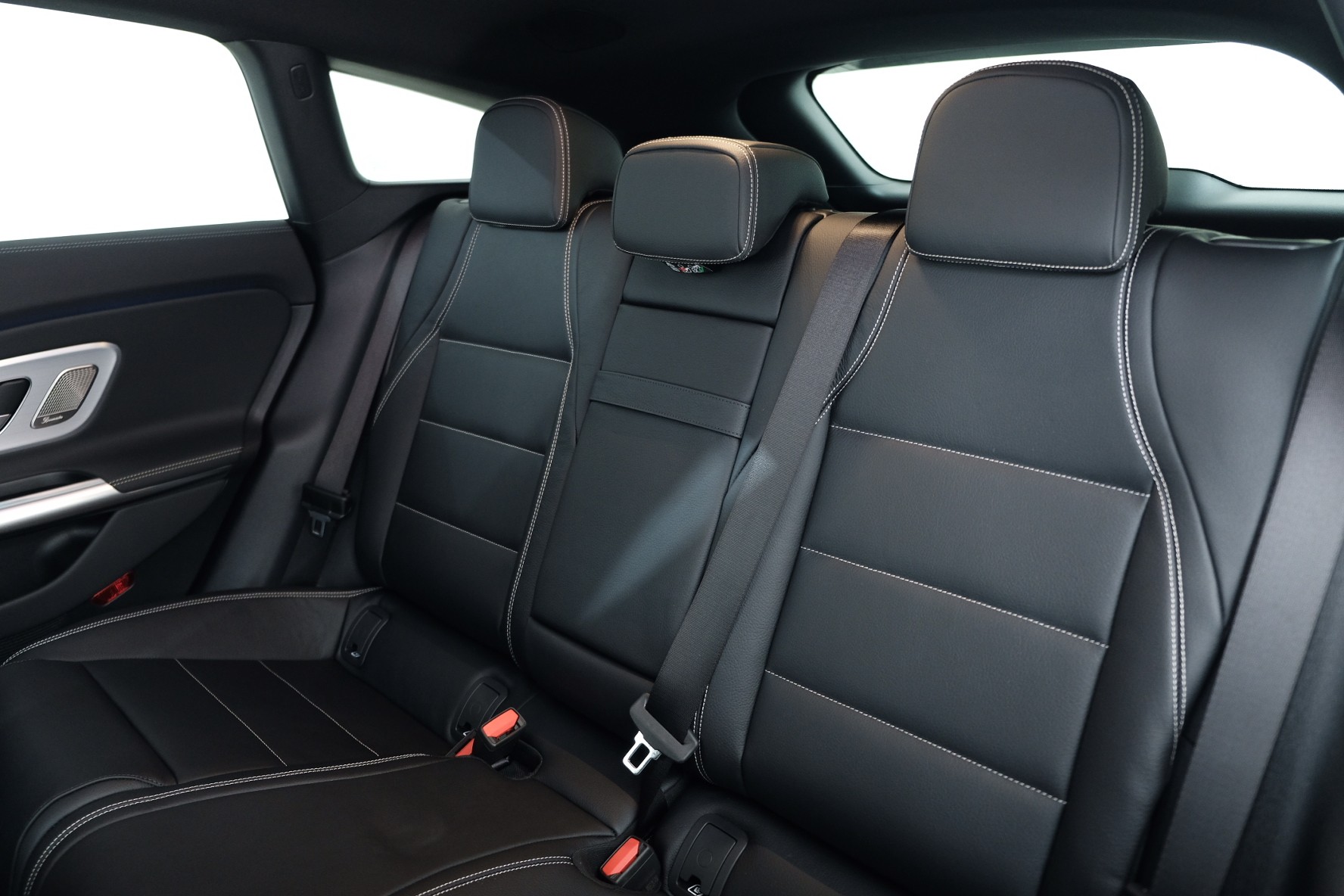 MERCEDES-BENZ CLA 350 4 Matic 85 kWh EQ-image-9