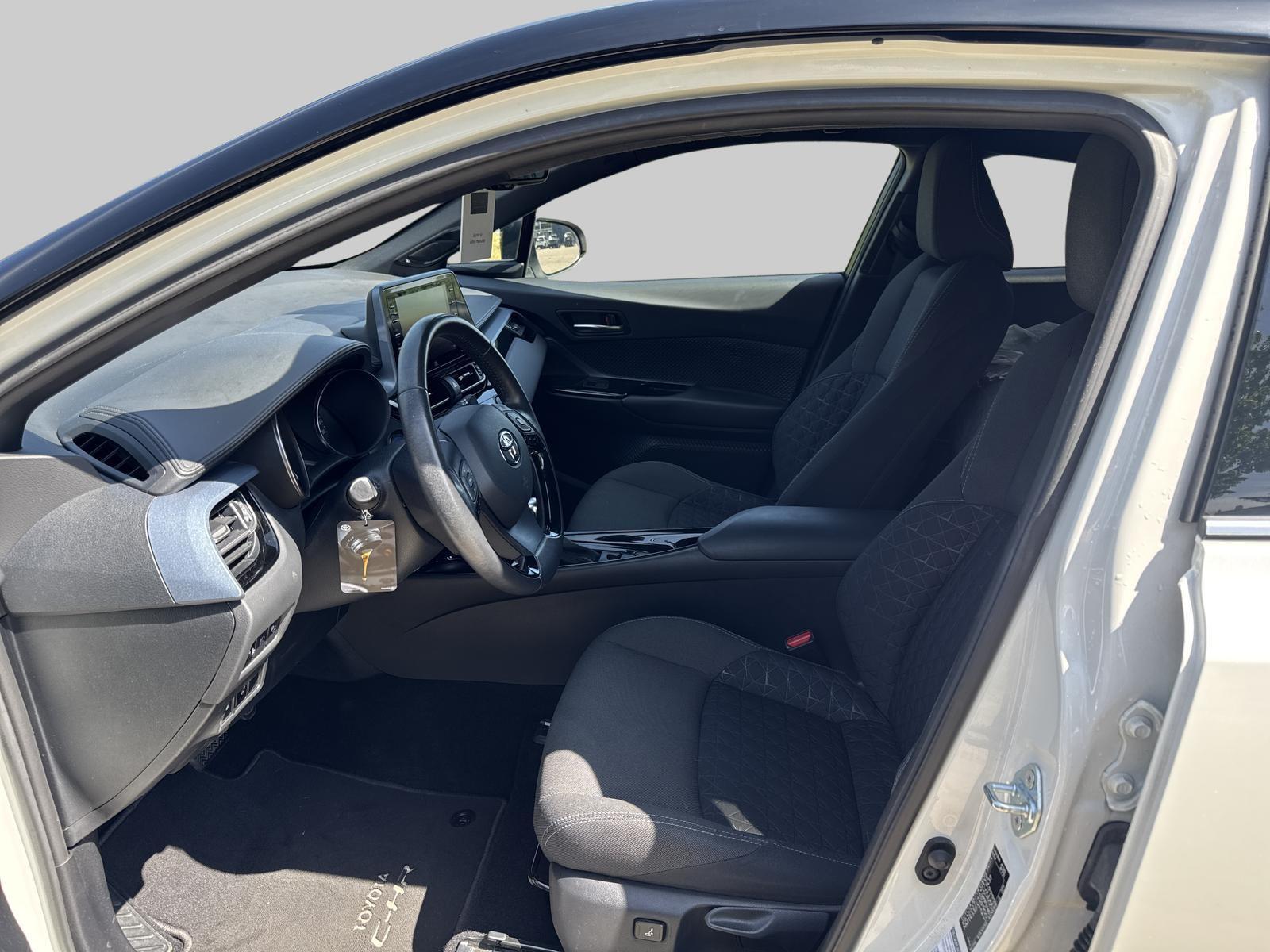 TOYOTA C-HR 2.0 HSD CVT Trend-showroom-element-3