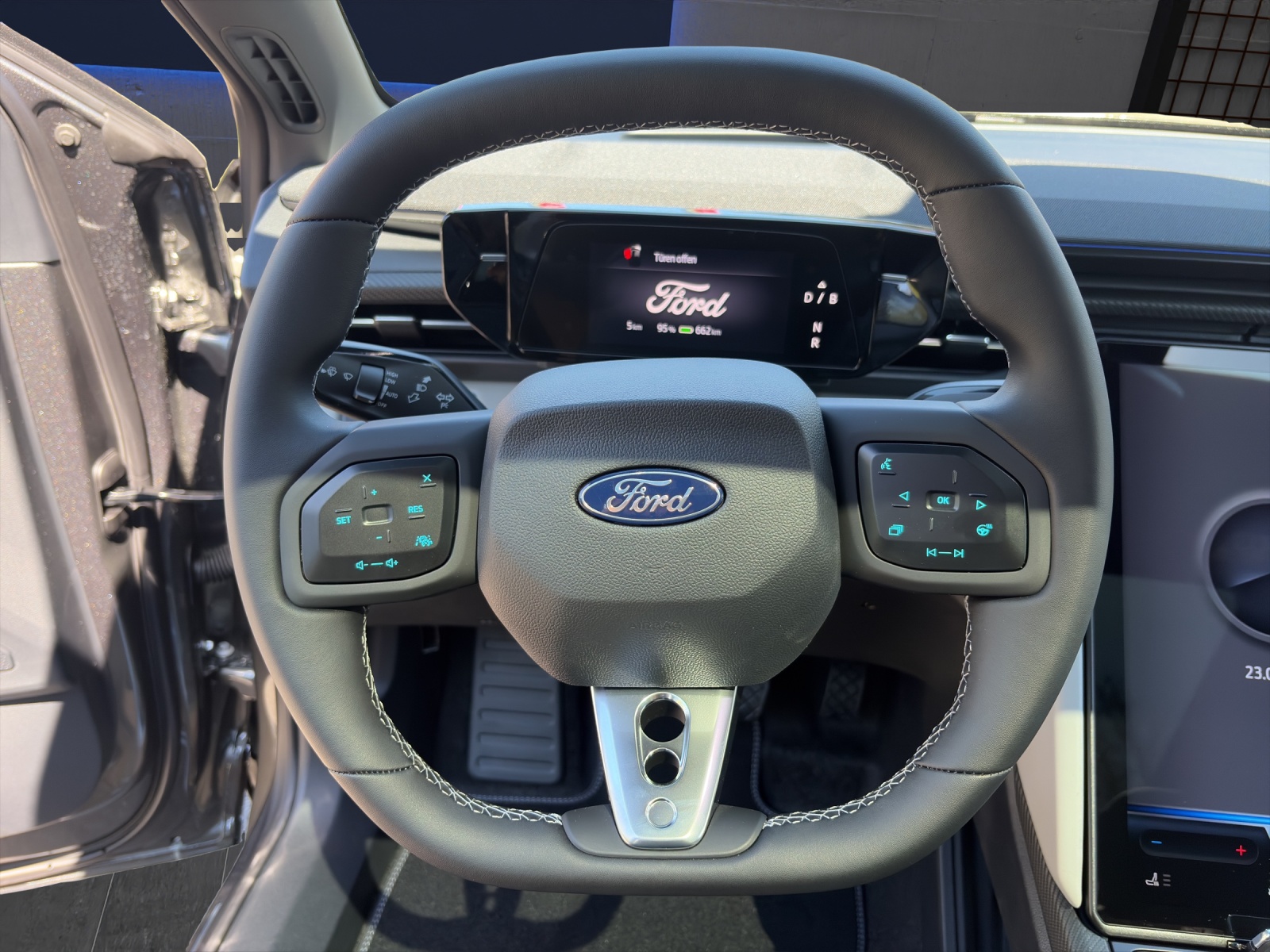 FORD Capri Extended Range (79 kWh) Premium AWD 4x4 AUTOMAT-image-9