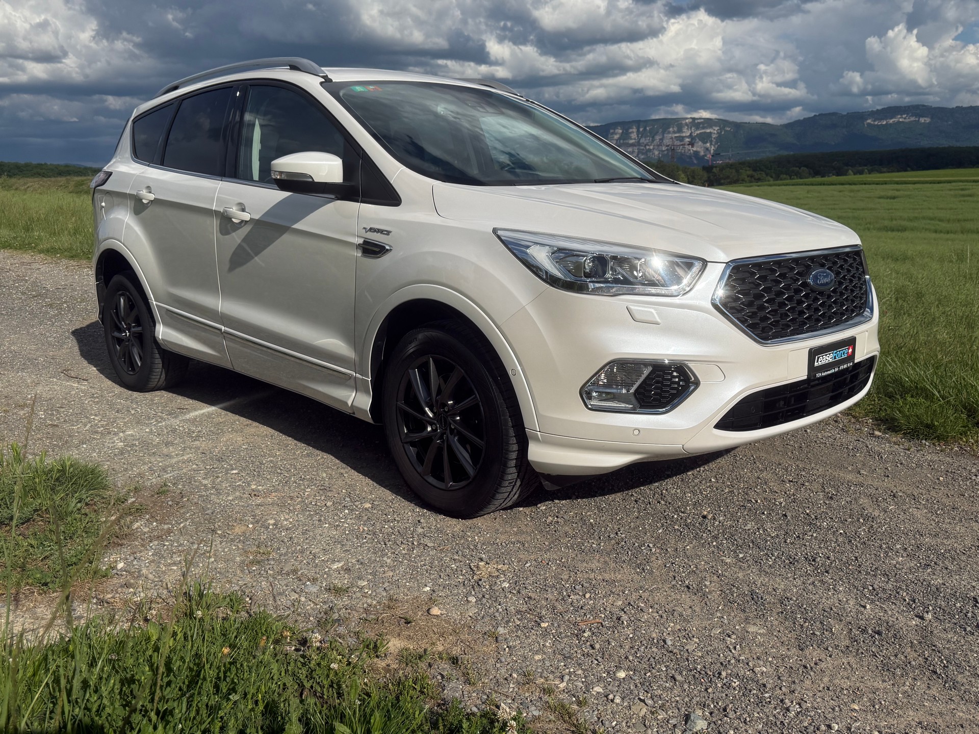 FORD Kuga 1.5 SCTi Vignale 4WD Automatic Voiture suisse . no fumeur
