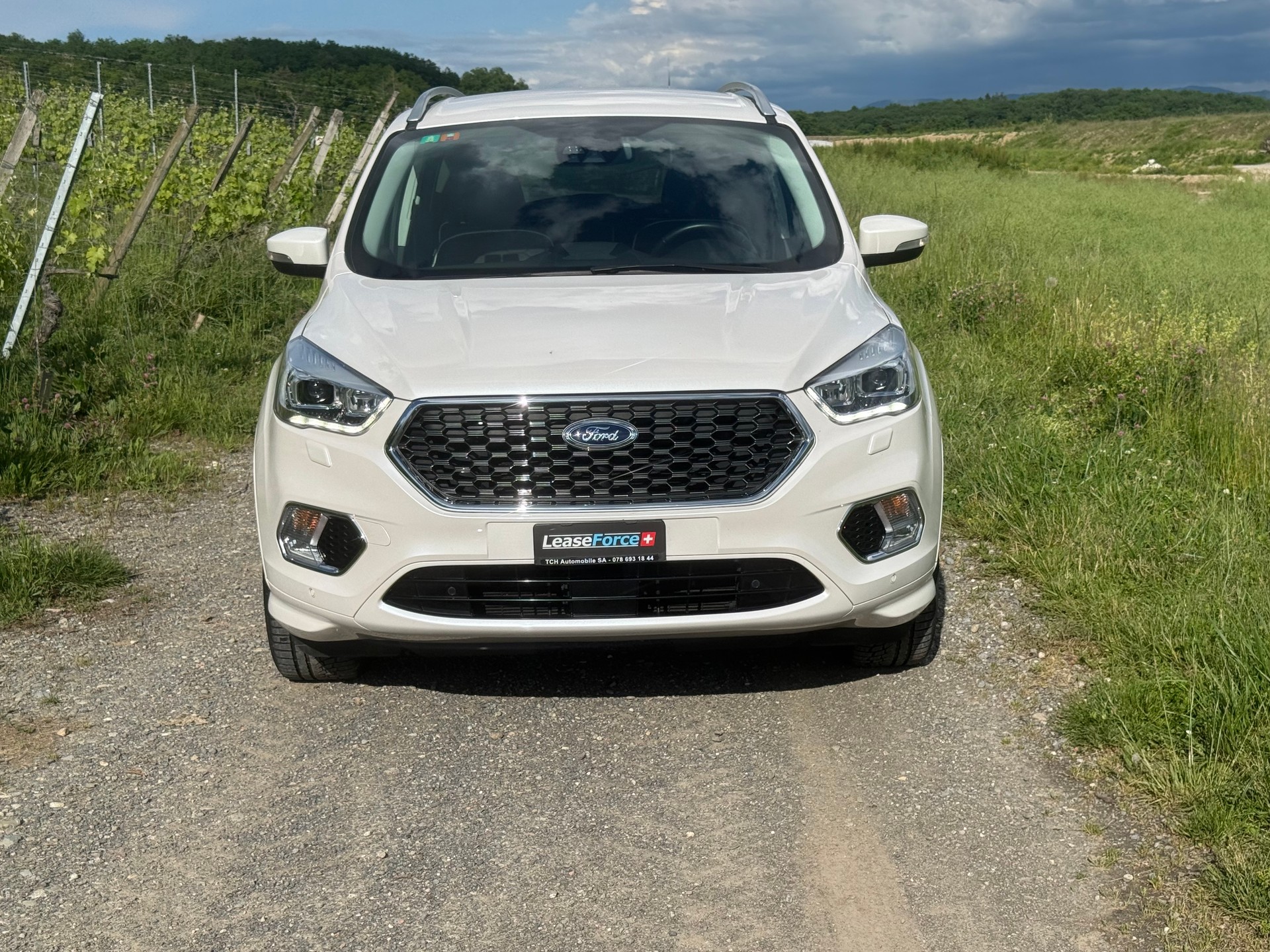 FORD Kuga 1.5 SCTi Vignale 4WD Automatic Voiture suisse . no fumeur-image-2