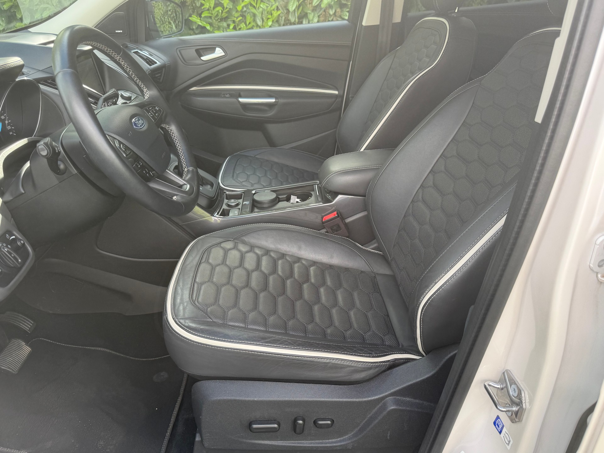 FORD Kuga 1.5 SCTi Vignale 4WD Automatic Voiture suisse . no fumeur-image-9