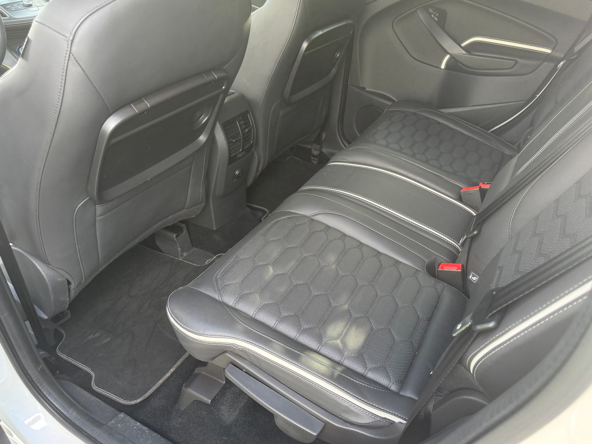 FORD Kuga 1.5 SCTi Vignale 4WD Automatic Voiture suisse . no fumeur-image-14