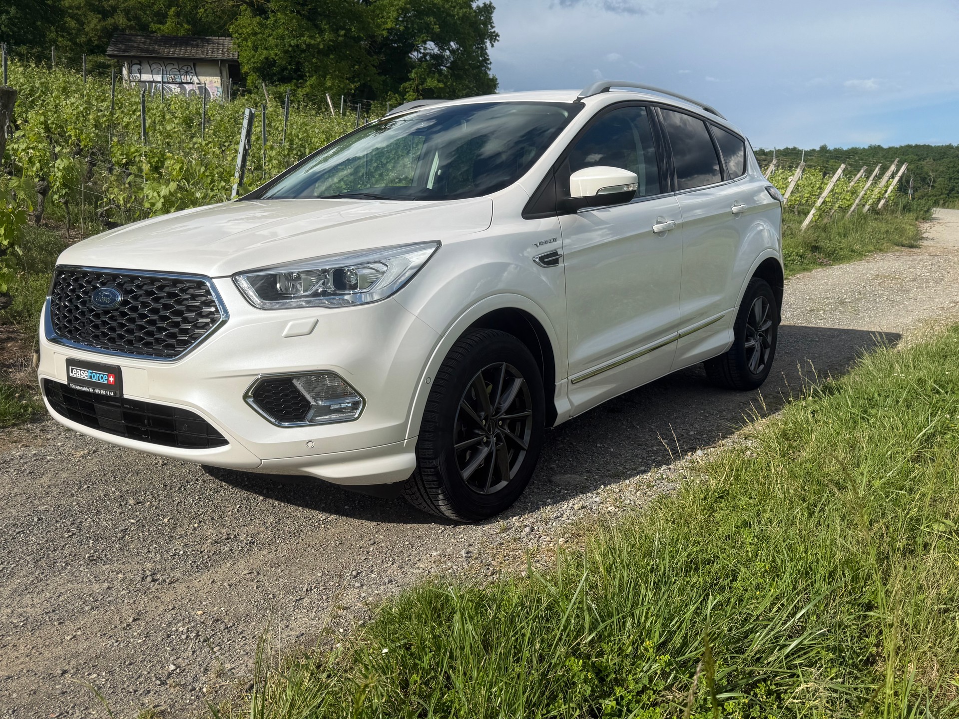 FORD Kuga 1.5 SCTi Vignale 4WD Automatic Voiture suisse . no fumeur-image-1