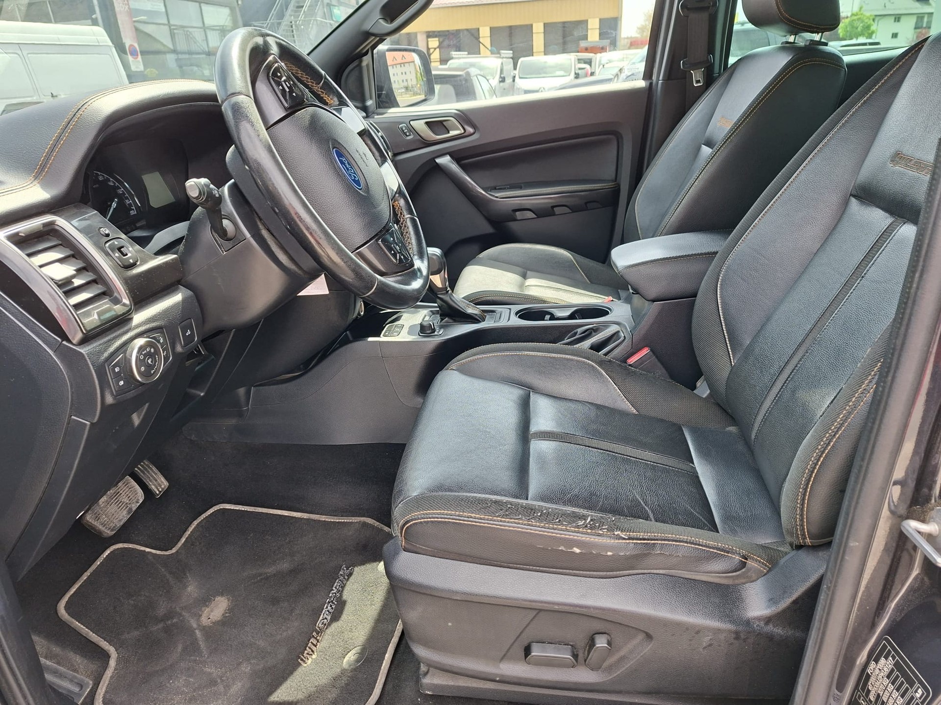 FORD Ranger Wildtrak 3.2 TDCi 4x4 A couvre-benne aluminium roulant rigide.-image-9