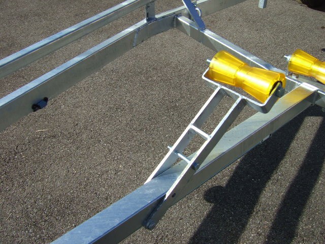 TEMARED BOAT B25 2'500KG-image-11