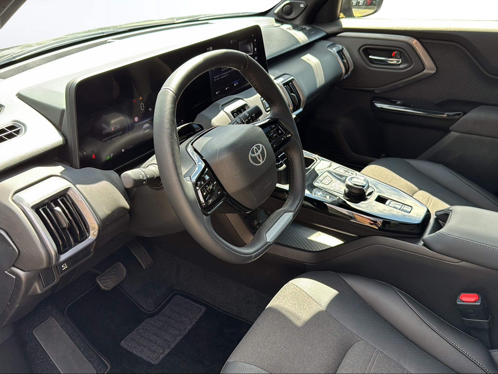 TOYOTA Urban Cruiser 61 kWh Premium AWD-image-6
