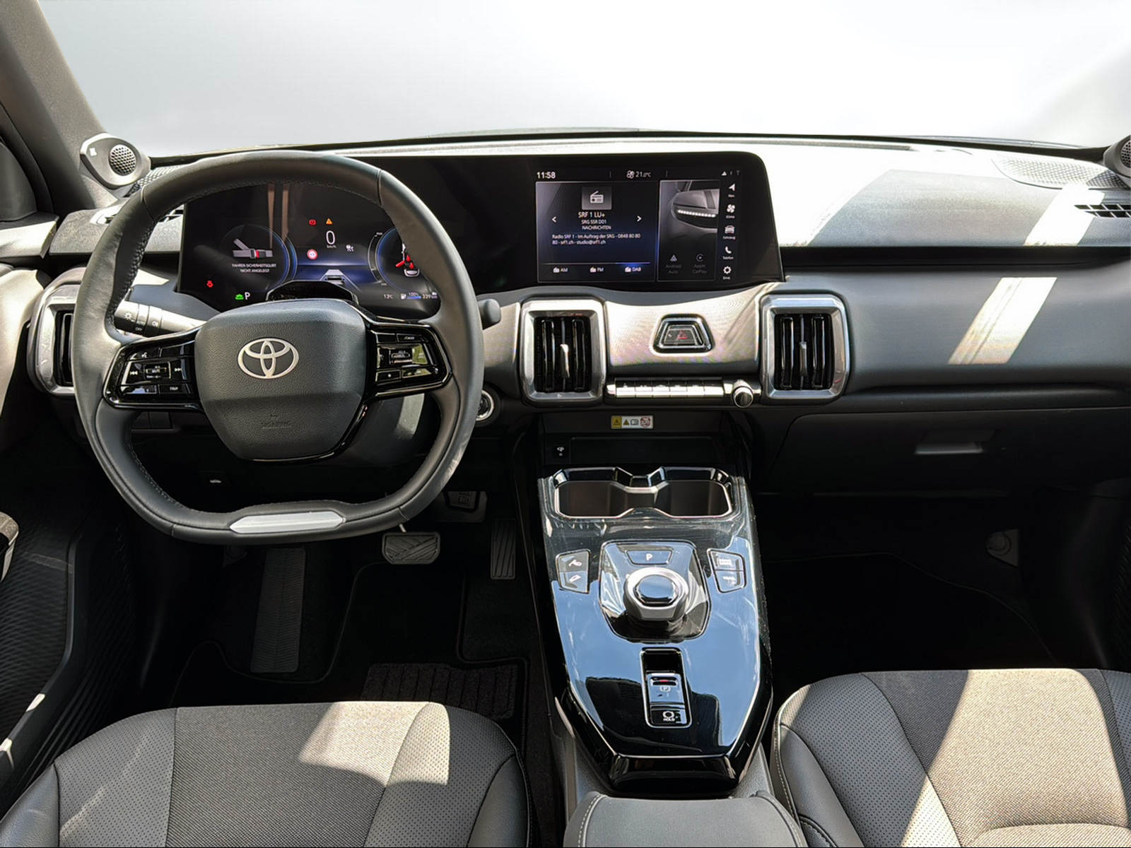 TOYOTA Urban Cruiser 61 kWh Premium AWD-image-7