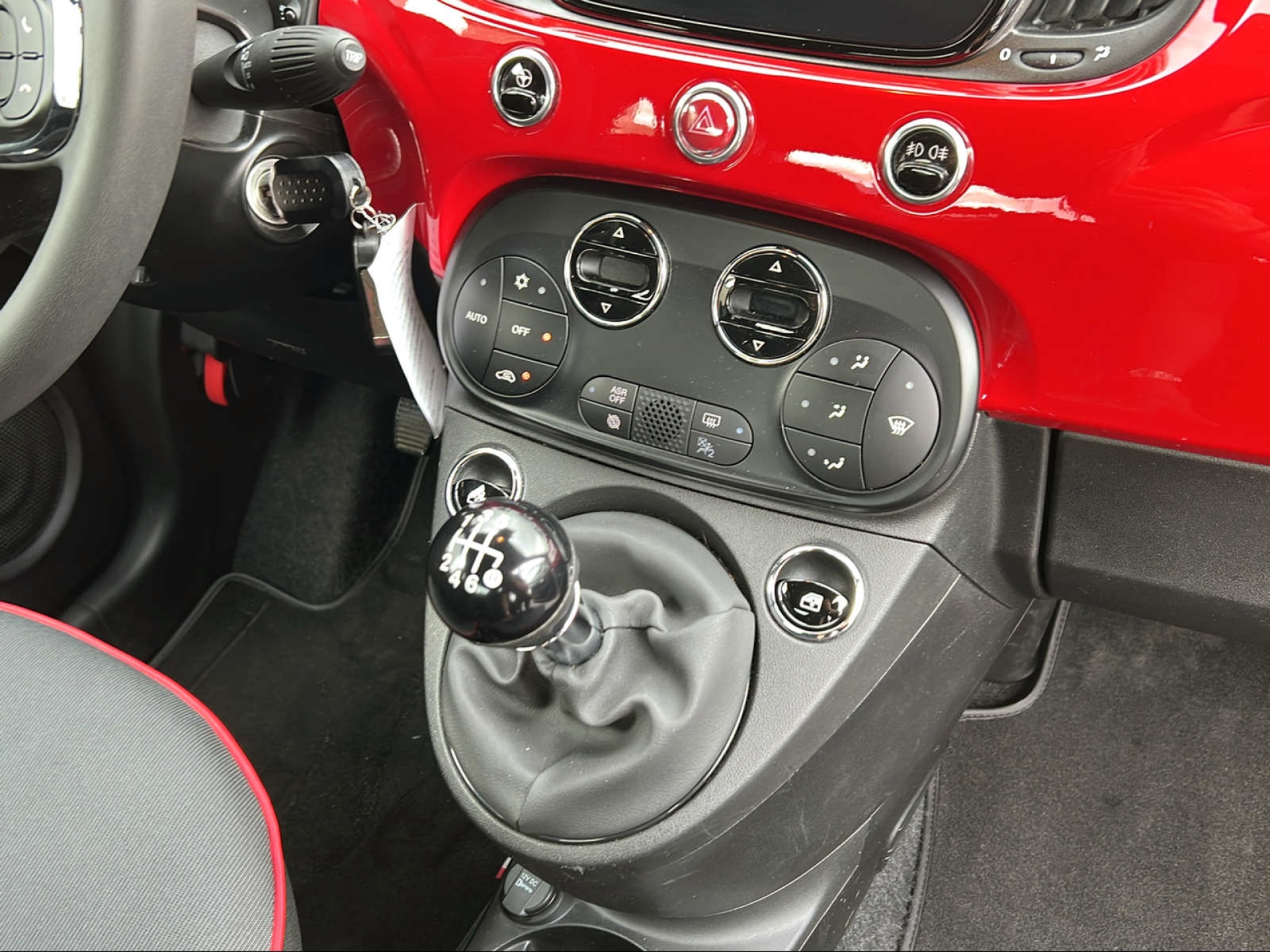 FIAT 500 C 1.0 Hybrid Red-image-10