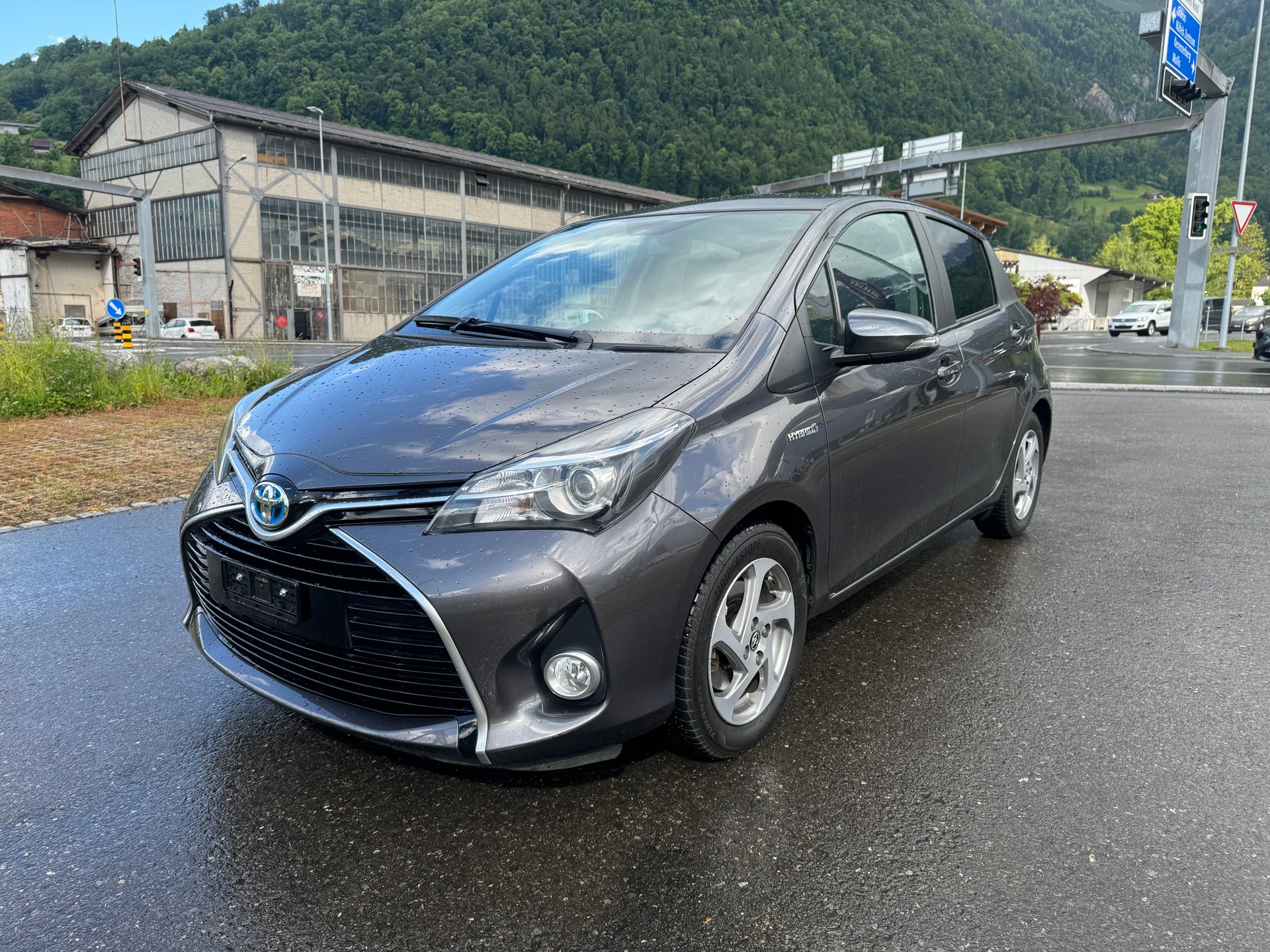TOYOTA Yaris 1.5 VVT-i Hybrid Trend e-CVT