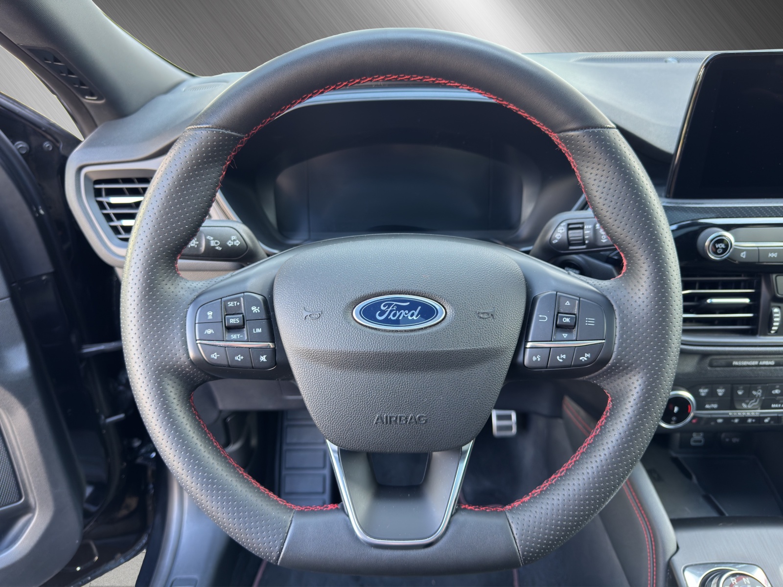 FORD Kuga 2.5 Hybrid ST-Line X 4x4 Black Edition-image-9