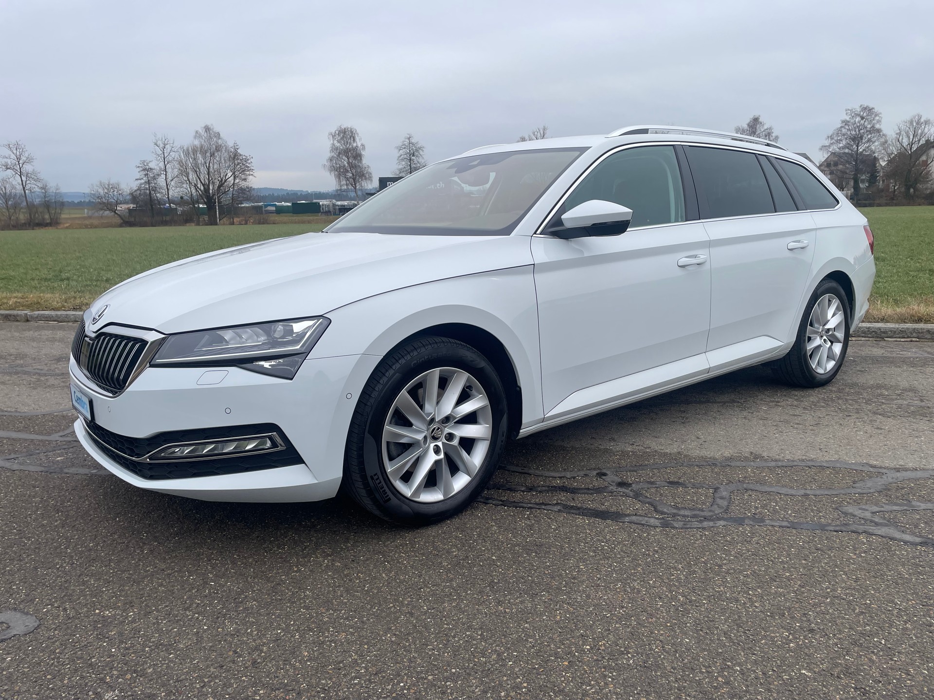 SKODA Superb Combi 2.0 TDi Style 4x4 DSG * MY SKODA PAKET - LEDER ALCANTARA - WEISS METALLIC - AHK 2200kg *-showroom-element-1