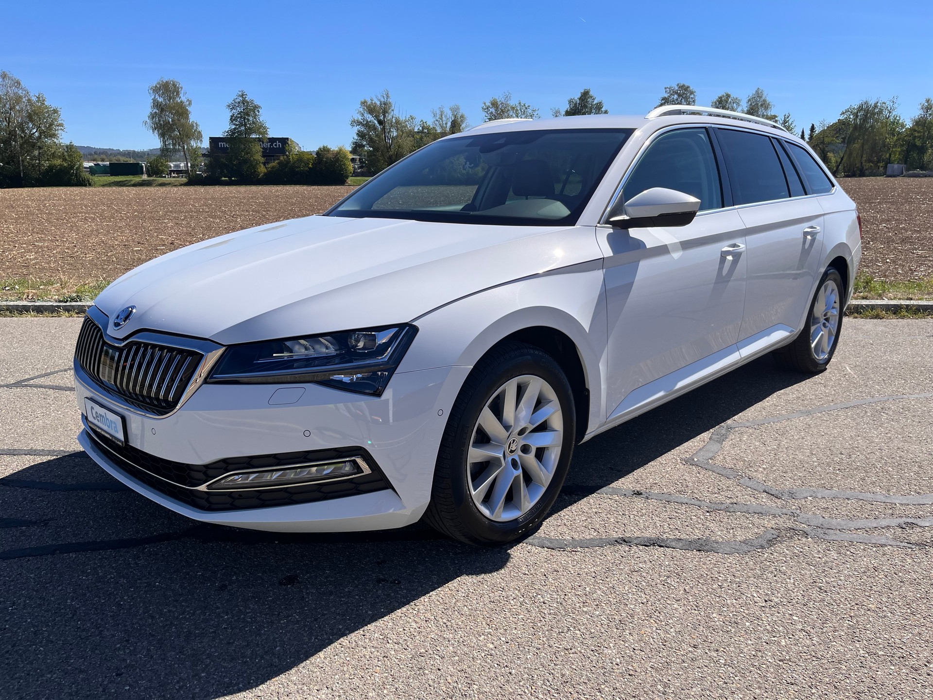 SKODA Superb Combi 2.0 TDi Style 4x4 DSG * MY SKODA PAKET - LEDER ALCANTARA - PEARL WEISS METALLIC - AHK 2200kg *-showroom-element-1
