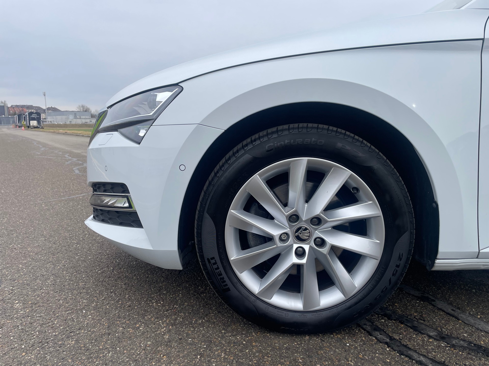 SKODA Superb Combi 2.0 TDi Style 4x4 DSG * MY SKODA PAKET - LEDER ALCANTARA - WEISS METALLIC - AHK 2200kg *-image-11