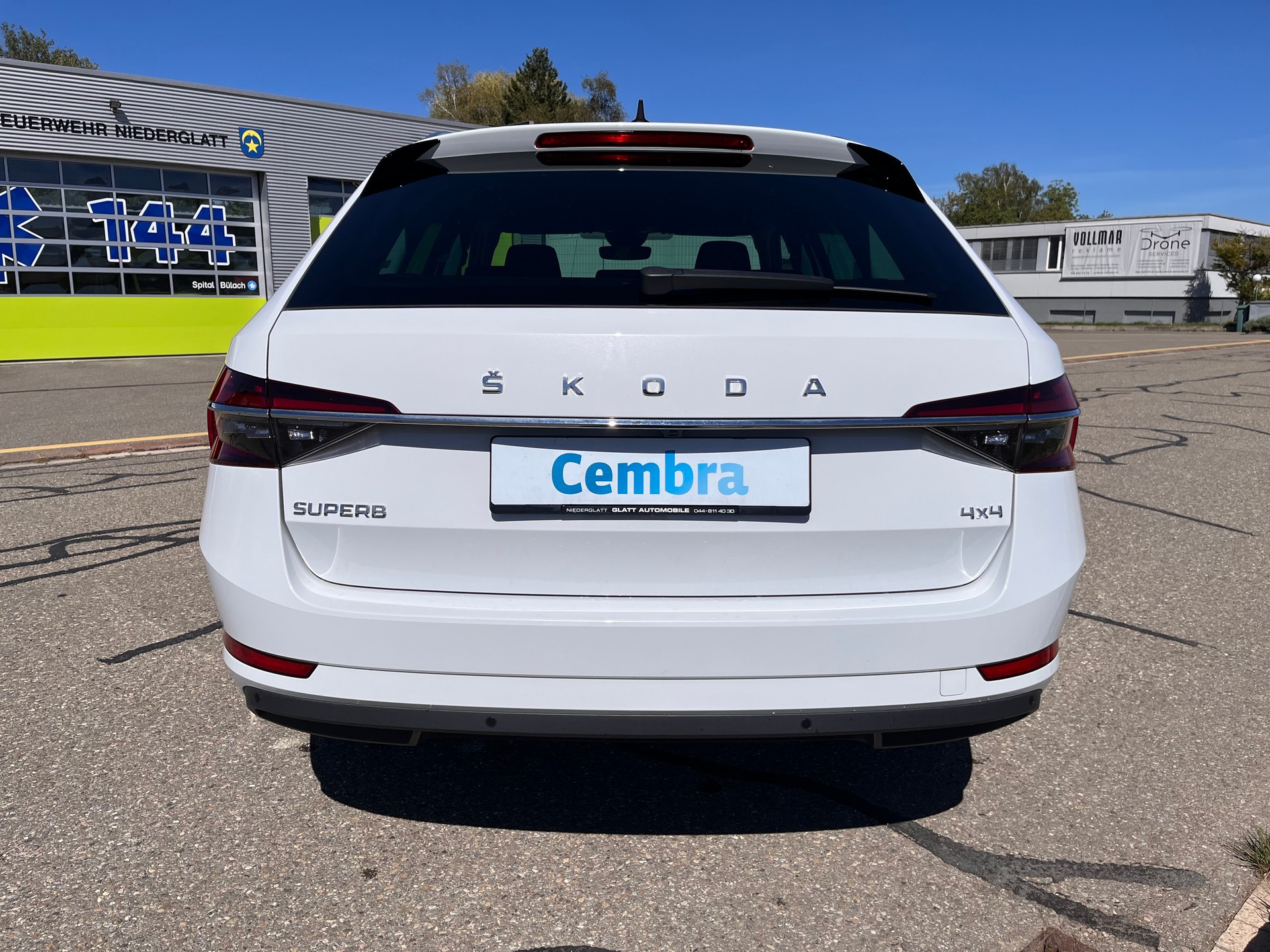 SKODA Superb Combi 2.0 TDi Style 4x4 DSG * MY SKODA PAKET - LEDER ALCANTARA - PEARL WEISS METALLIC - AHK 2200kg *-image-4