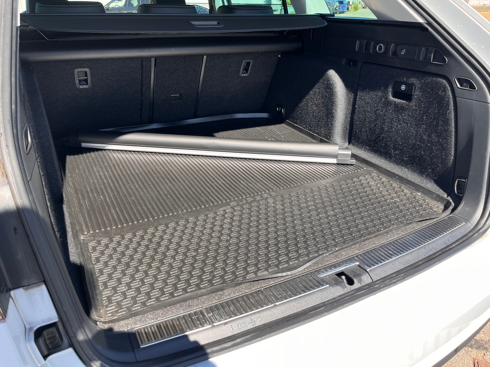 SKODA Superb Combi 2.0 TDi Style 4x4 DSG * MY SKODA PAKET - LEDER ALCANTARA - PEARL WEISS METALLIC - AHK 2200kg *-image-16
