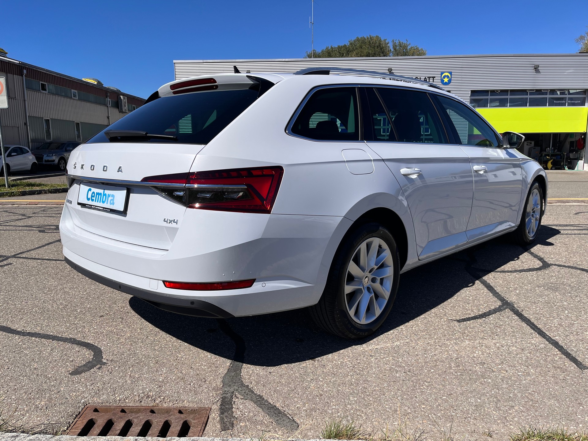 SKODA Superb Combi 2.0 TDi Style 4x4 DSG * MY SKODA PAKET - LEDER ALCANTARA - PEARL WEISS METALLIC - AHK 2200kg *-image-5