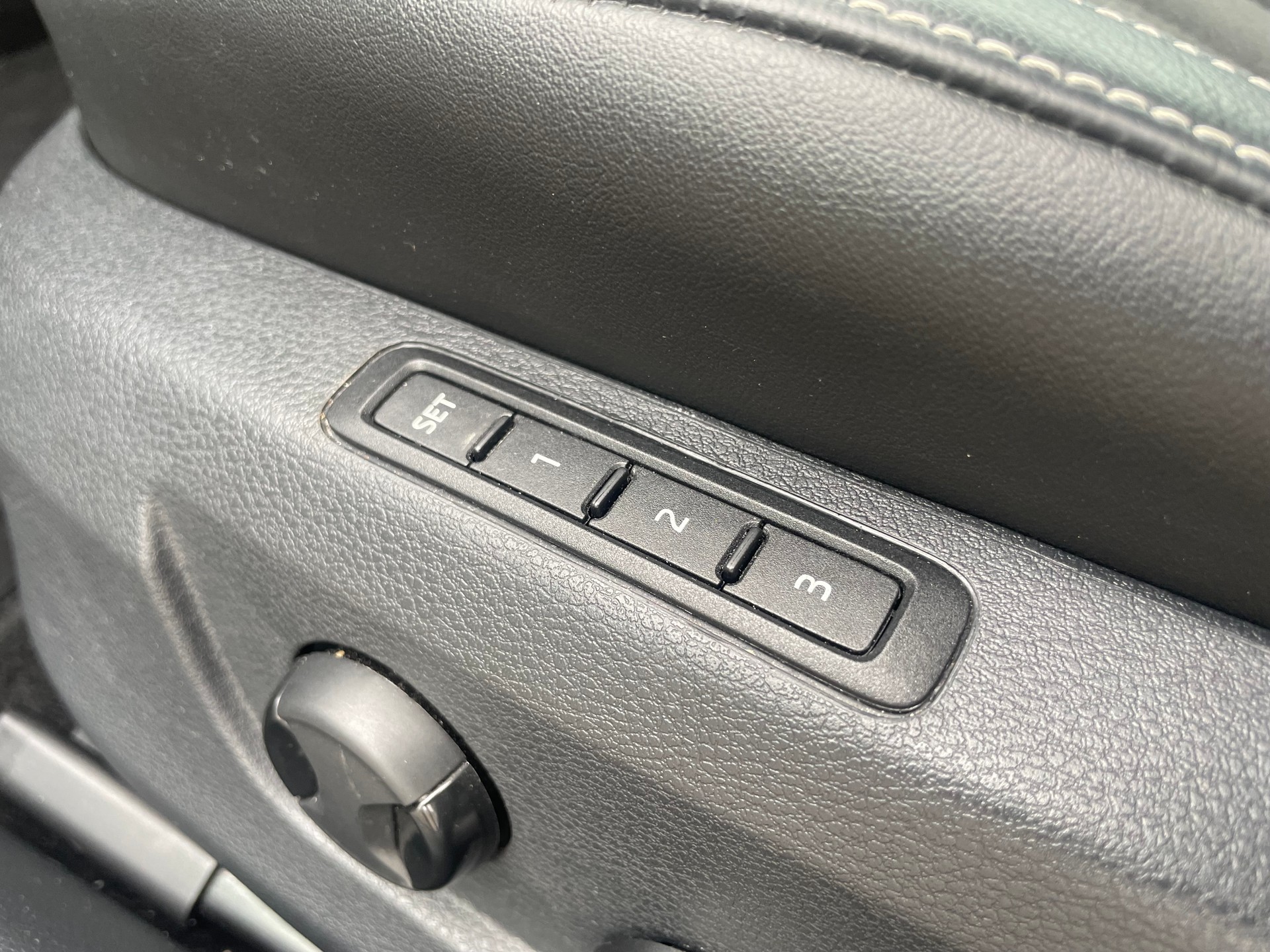 SKODA Superb Combi 2.0 TDi Style 4x4 DSG * MY SKODA PAKET - LEDER ALCANTARA - WEISS METALLIC - AHK 2200kg *-image-16