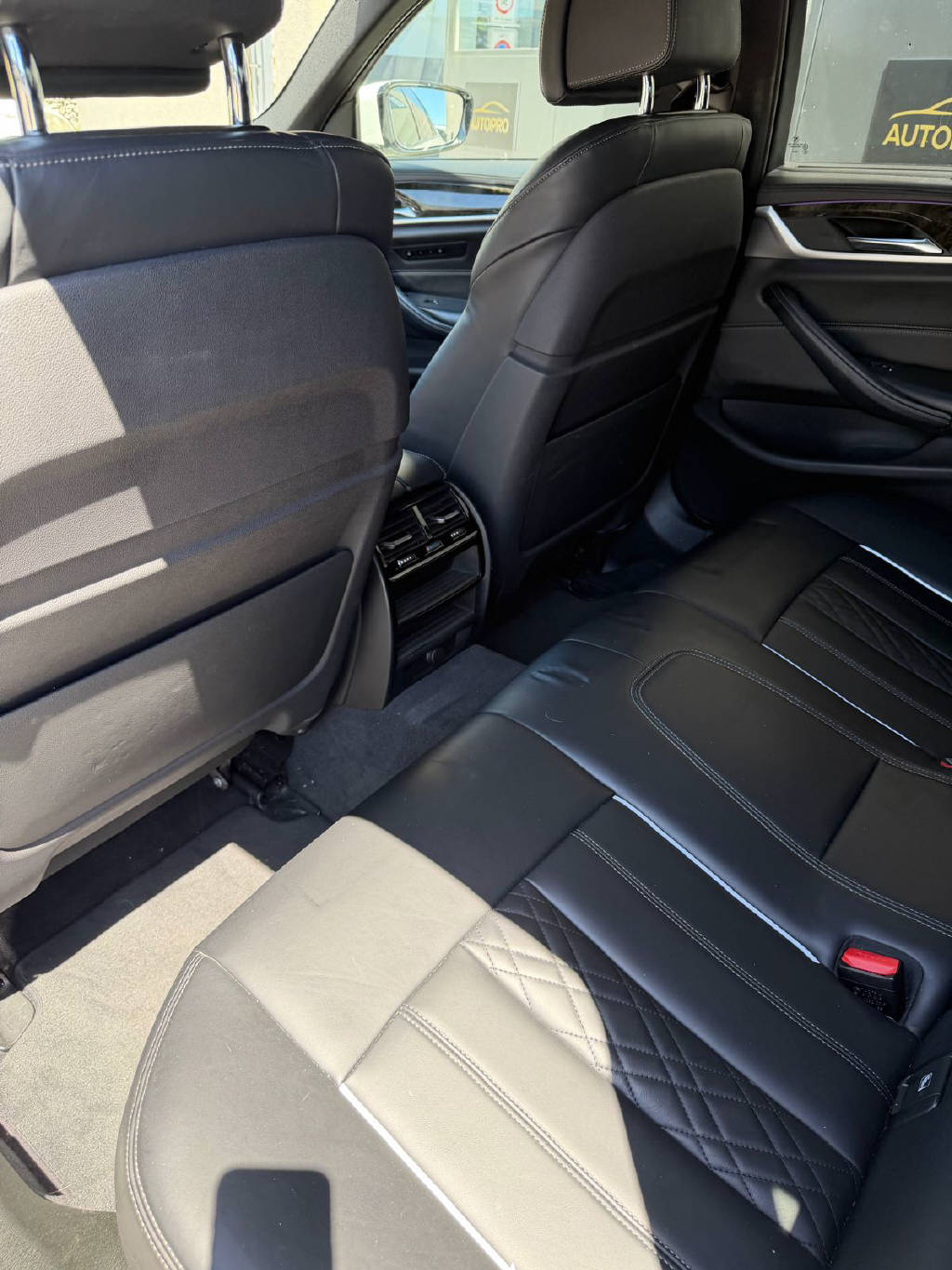 BMW 530i xDrive SAG Touring M-Sport-image-8